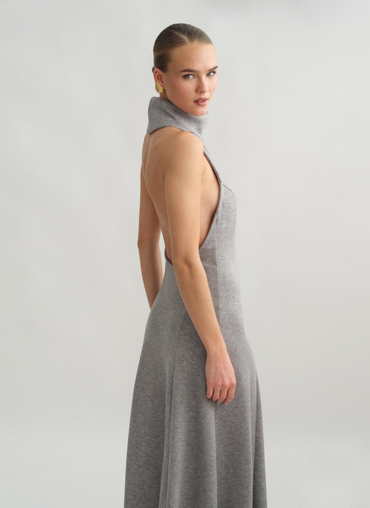 Γυναικείο μακρύ πλεκτό φόρεμα με ανοιχτή πλάτη