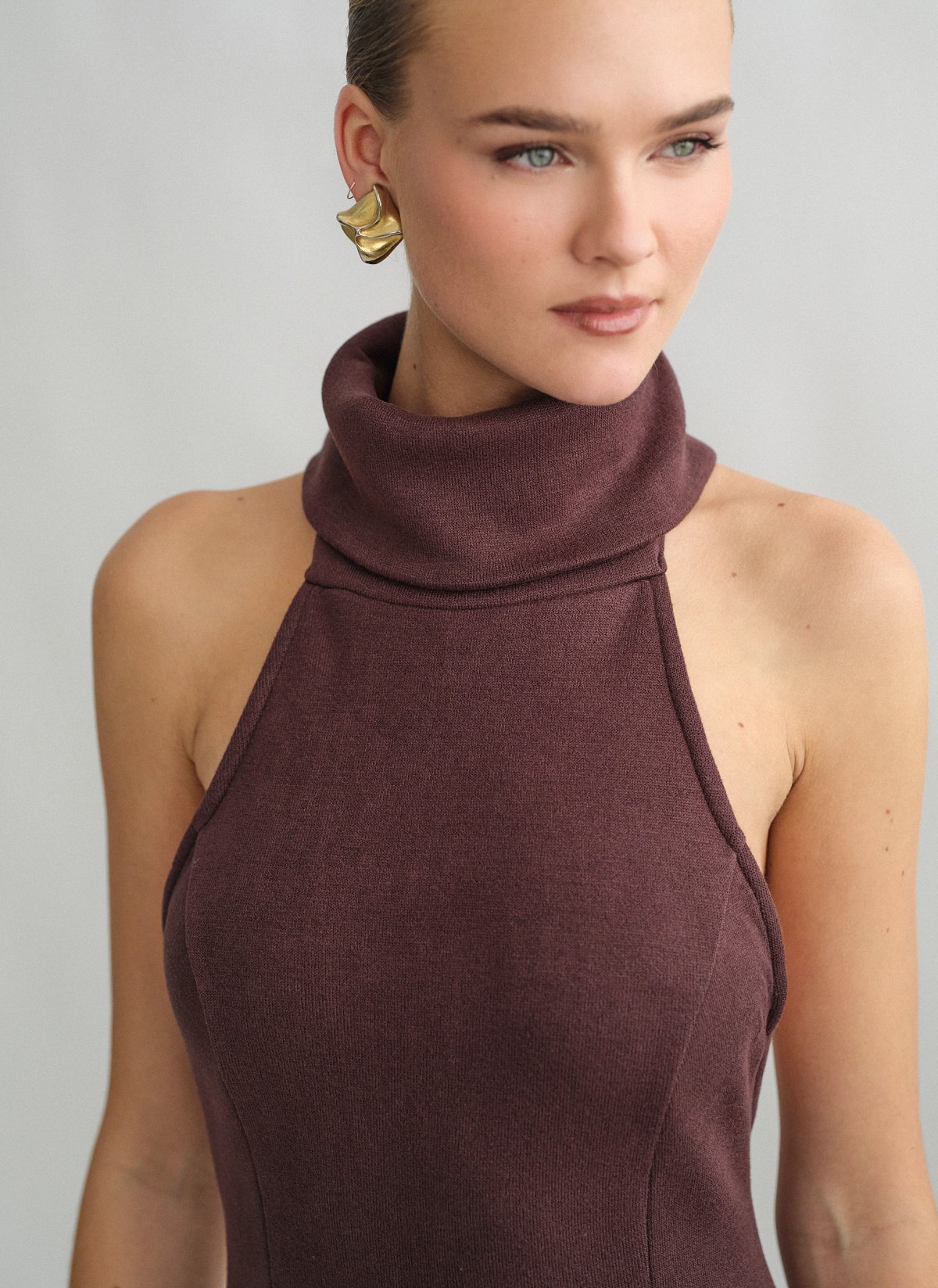 Γυναικείο μακρύ πλεκτό φόρεμα με ανοιχτή πλάτη