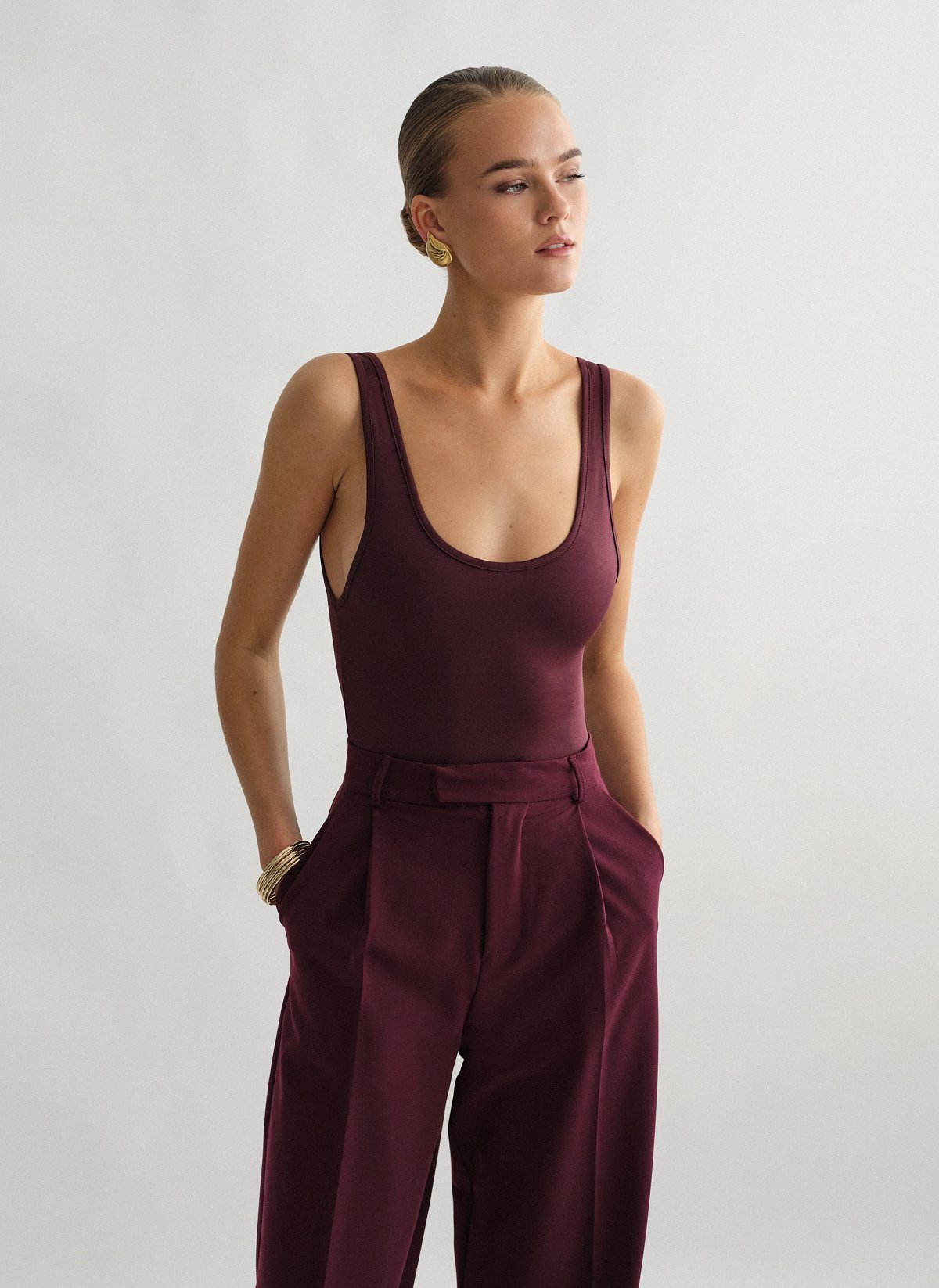 Γυναικείο ελαστικό αμάνικο κορμάκι με στρογγυλή λαιμόκοψη