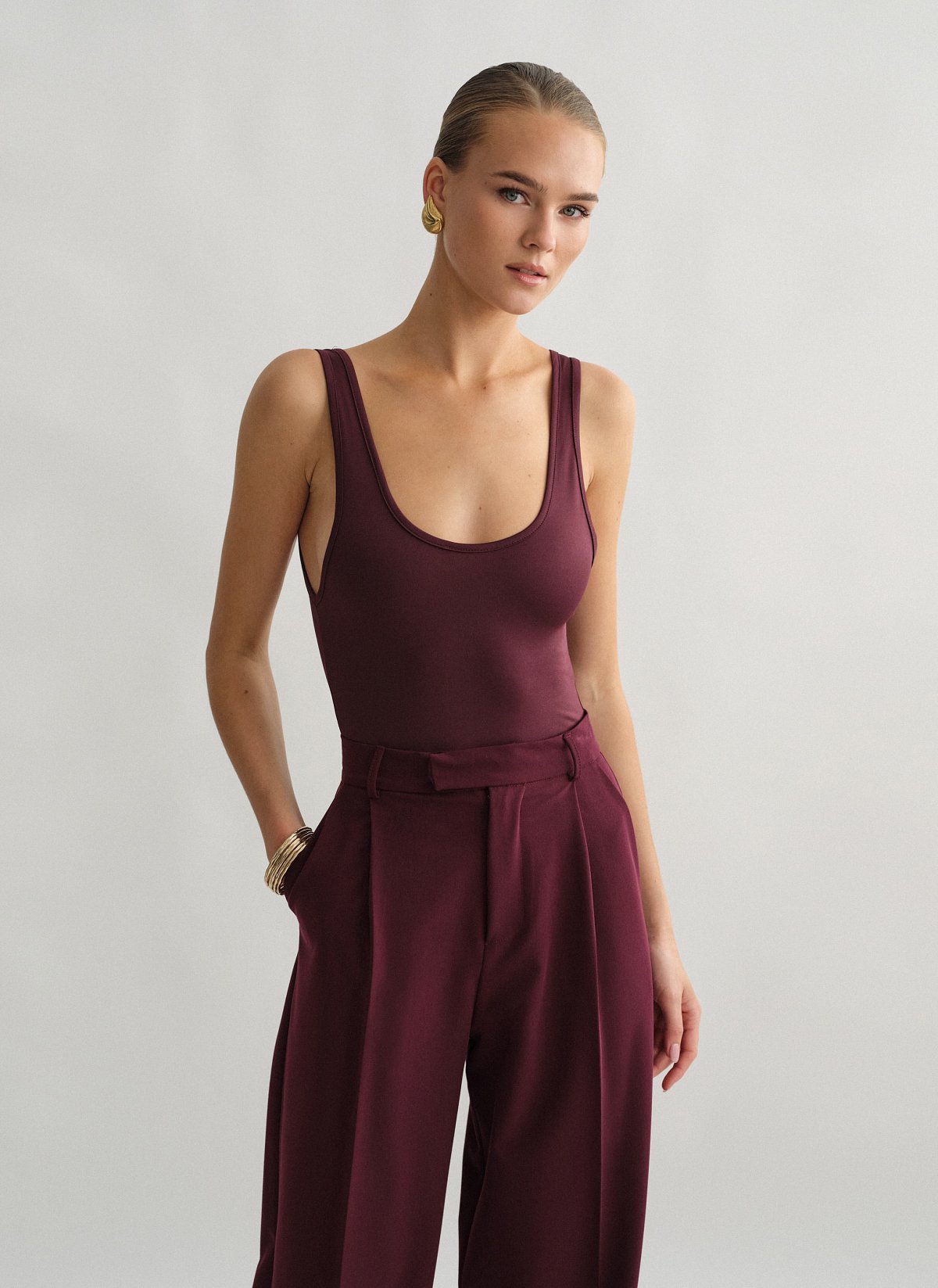 Γυναικείο ελαστικό αμάνικο κορμάκι με στρογγυλή λαιμόκοψη