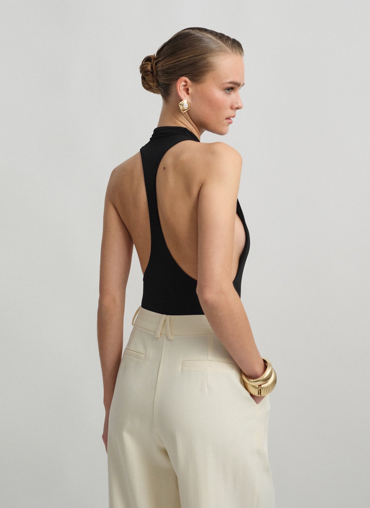 Κορμάκι με cut-out πλάτη-2