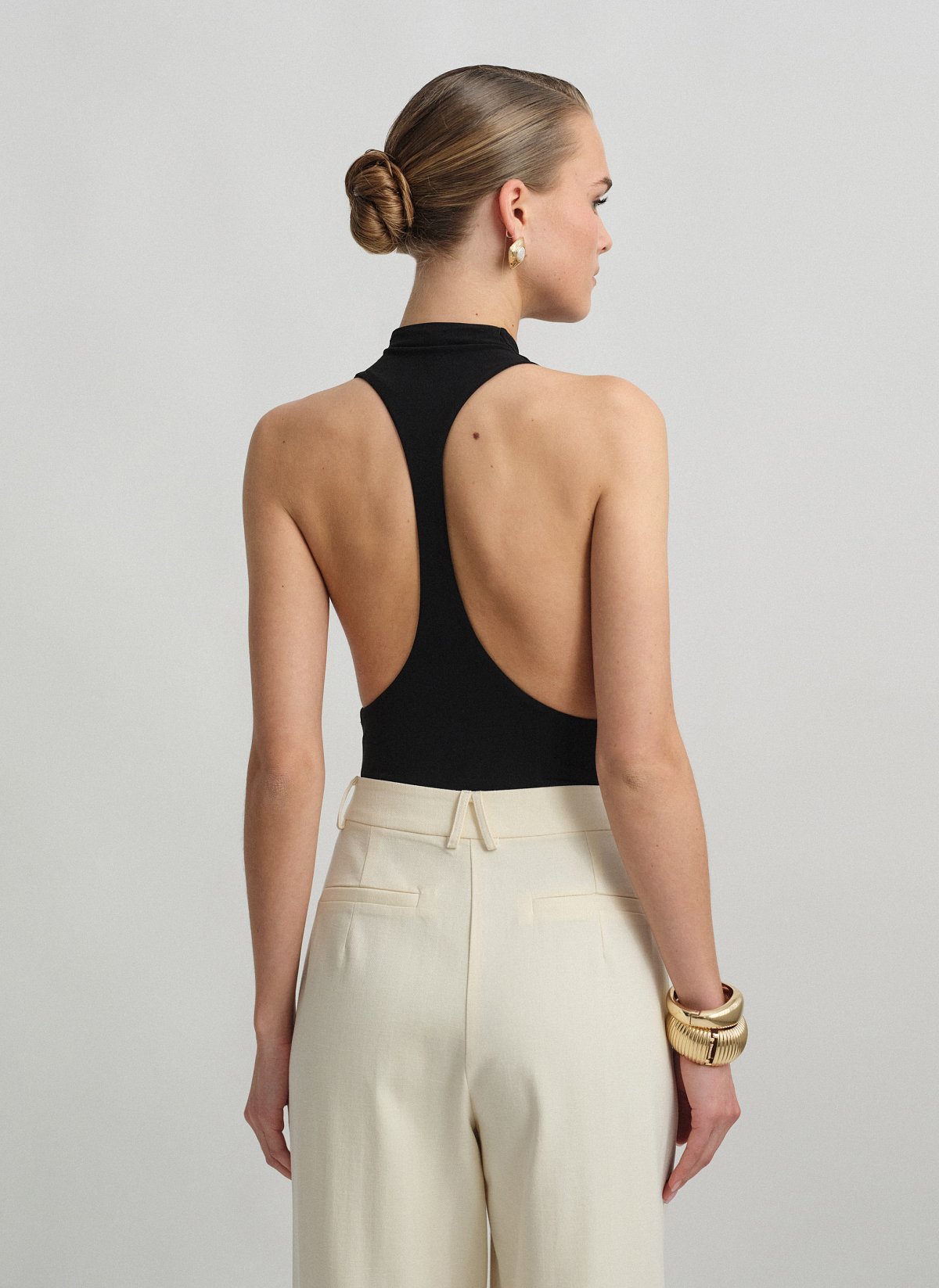 Κορμάκι με cut-out πλάτη-3