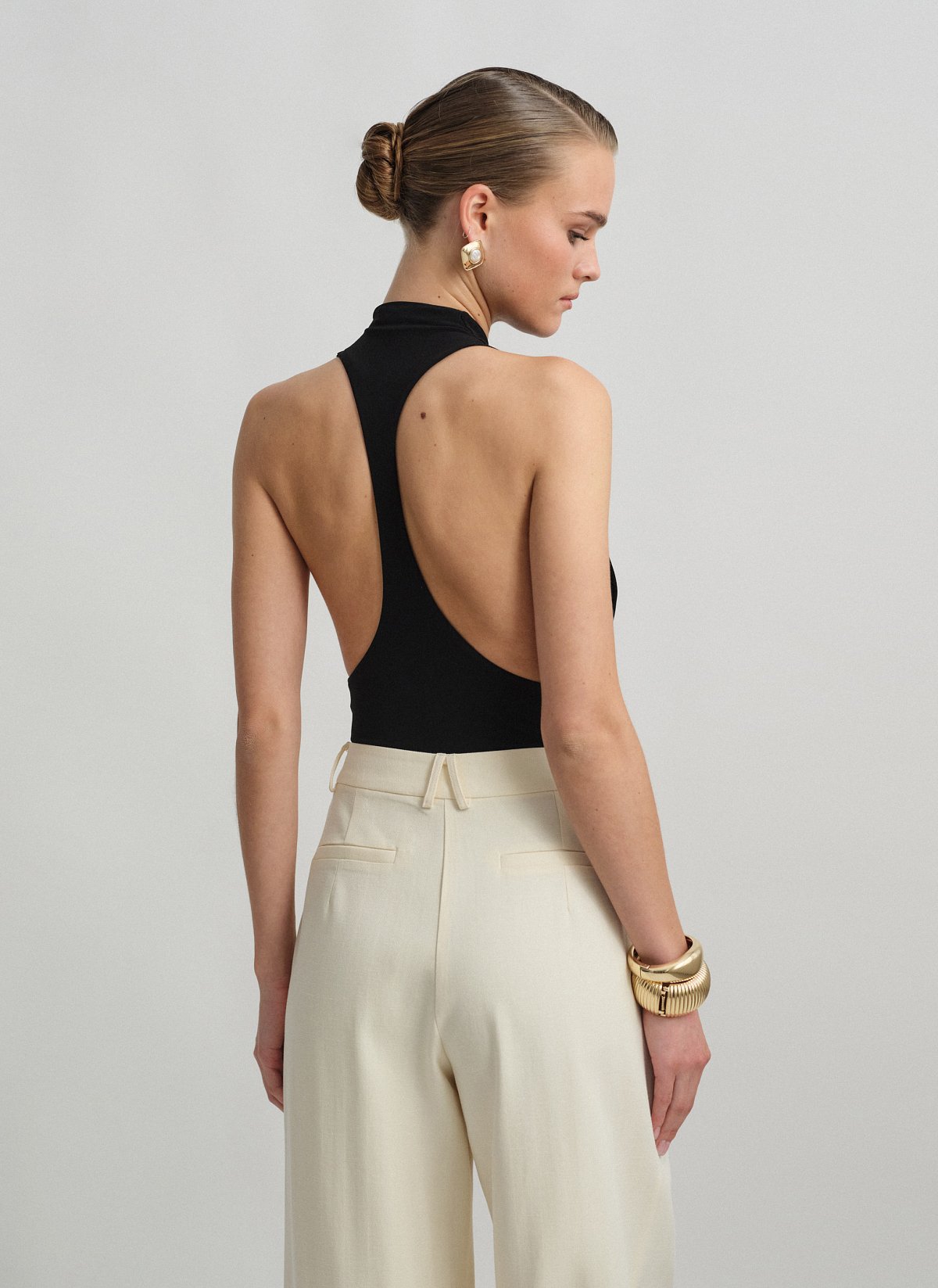 Κορμάκι με cut-out πλάτη-0