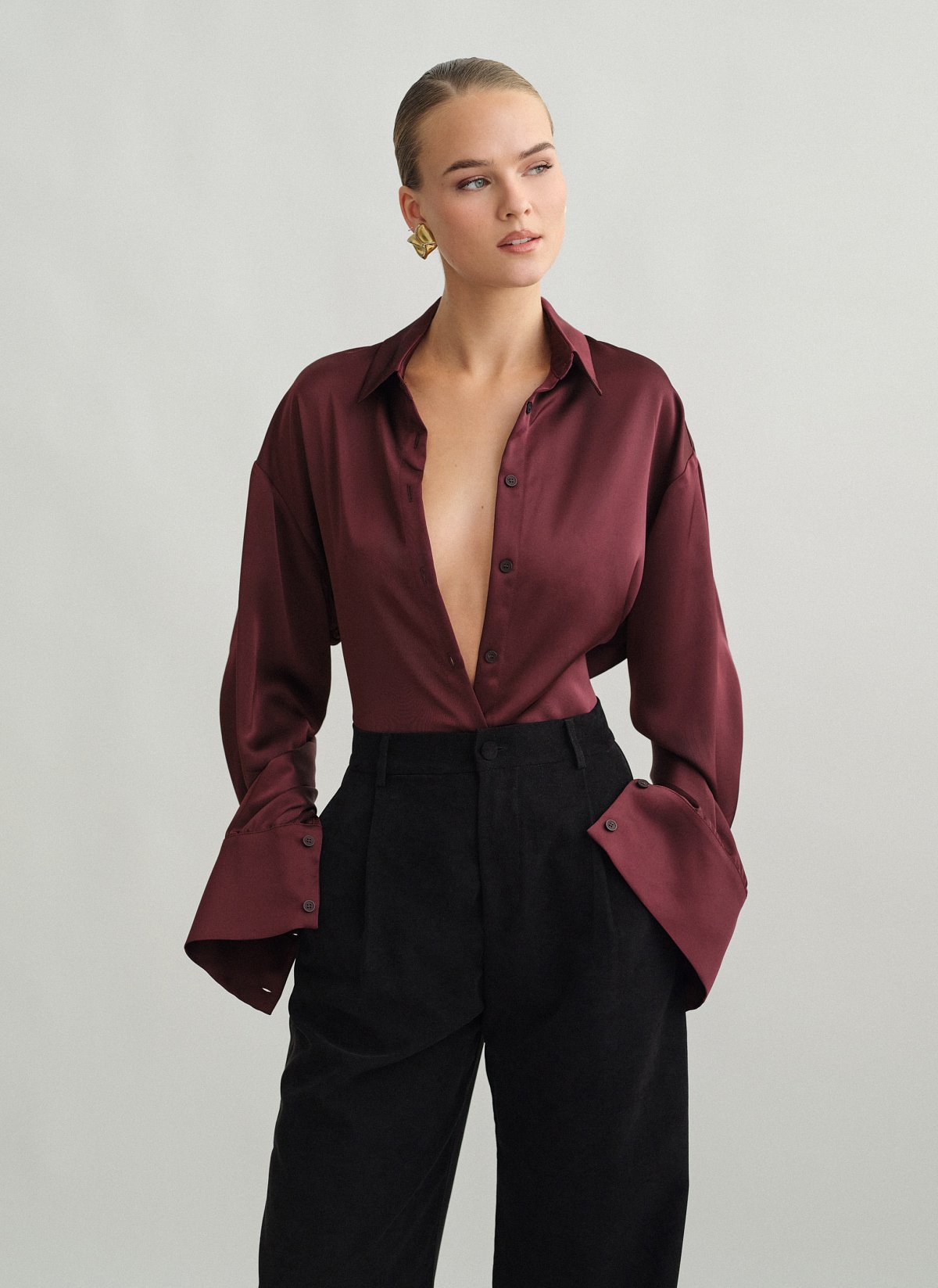 Γυναικείο σατέν πουκάμισο με ανοιχτή πλάτη και δέσιμο