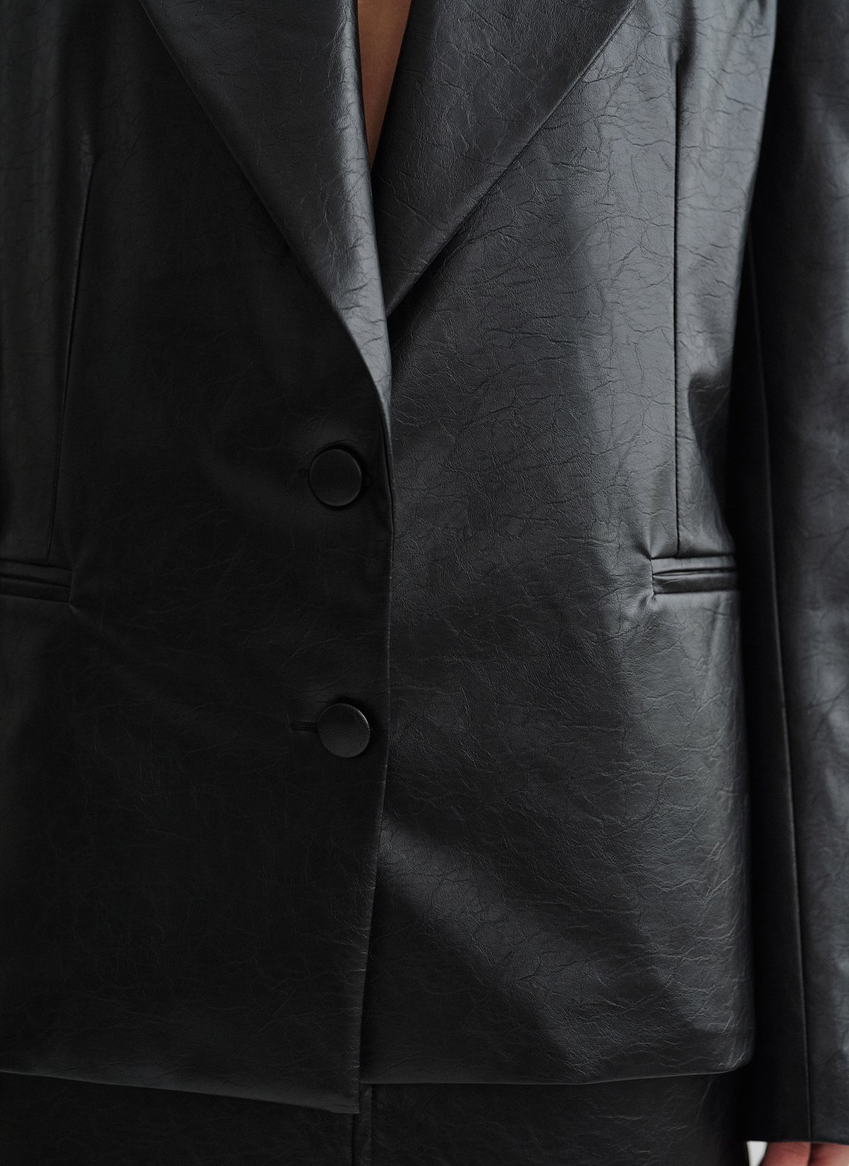 Γυναικείο oversized μπλέιζερ μπλέιζερ με δερμάτινη όψη