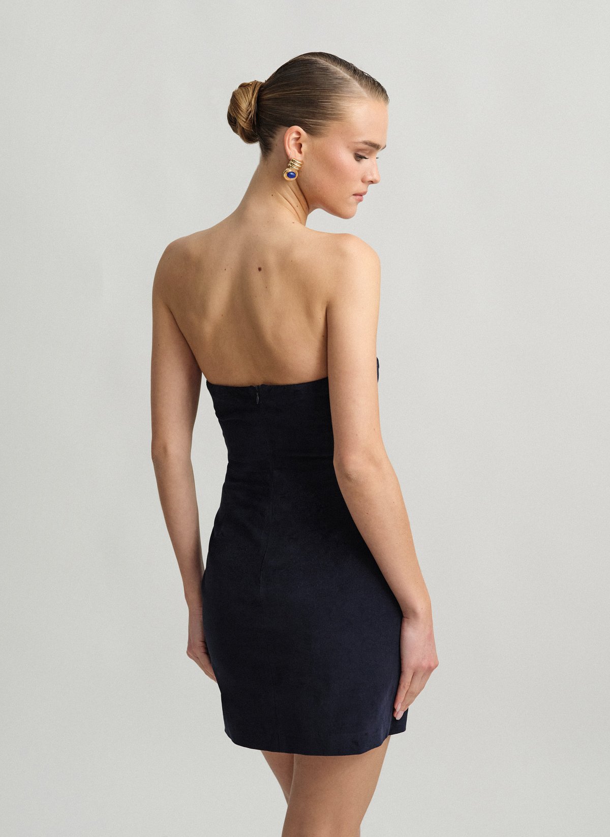 Βελούδινο στράπλες μίνι φόρεμα-11