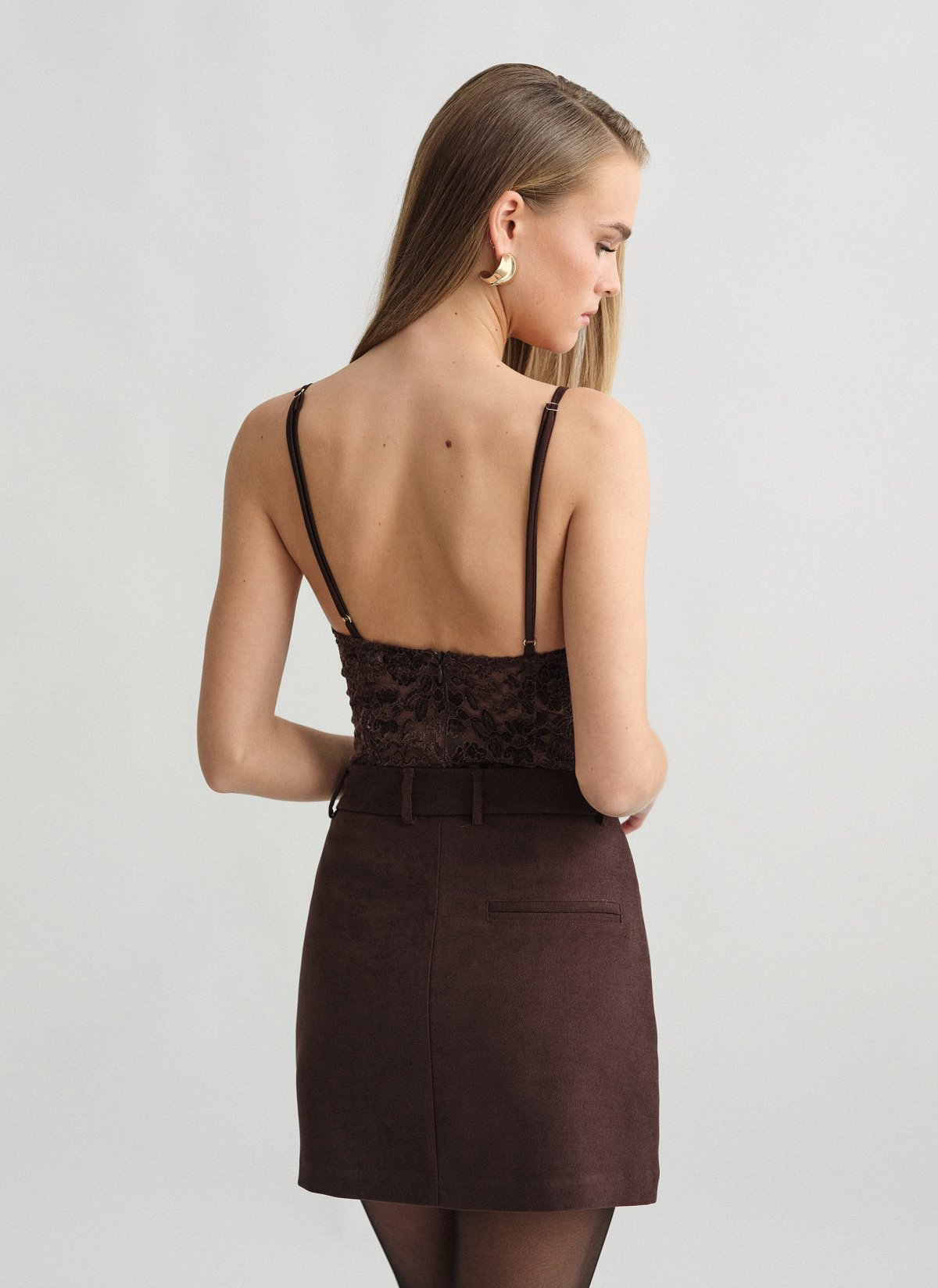 Γυναικείο κορμάκι δαντέλα με λεπτές ρυθμιζόμενες τιράντες σε βελούδινη υφή