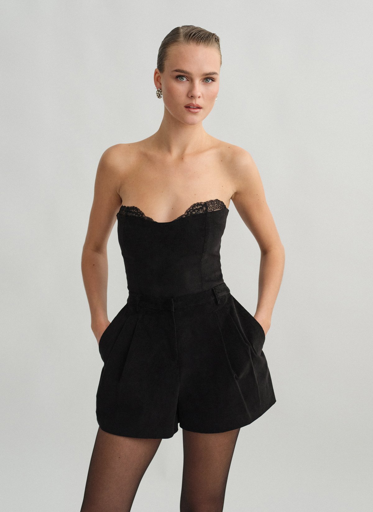 Βελούδινο κορσέ τοπ με λεπτομέρεια δαντέλα-6