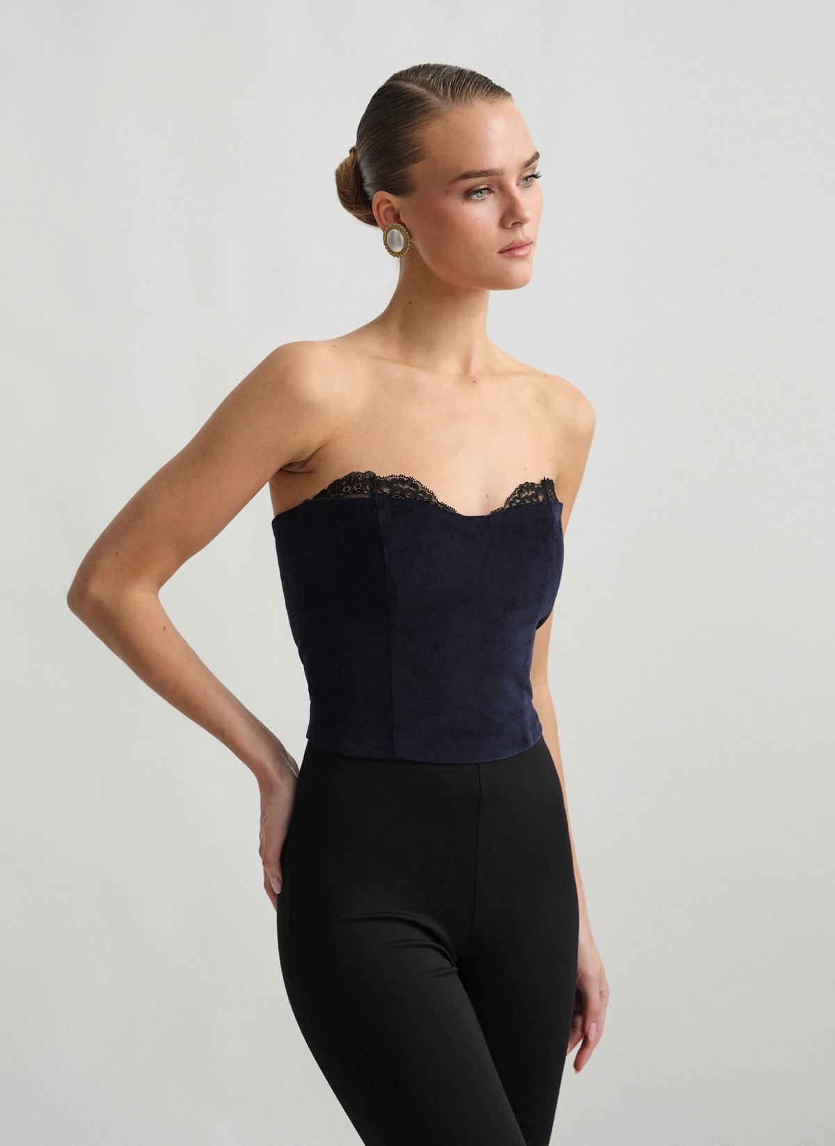 Βελούδινο κορσέ τοπ με λεπτομέρεια δαντέλα-8