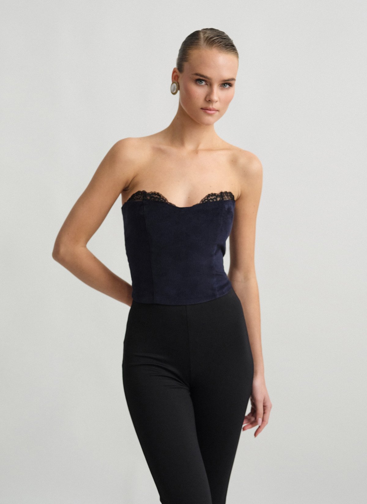 Βελούδινο κορσέ τοπ με λεπτομέρεια δαντέλα-9