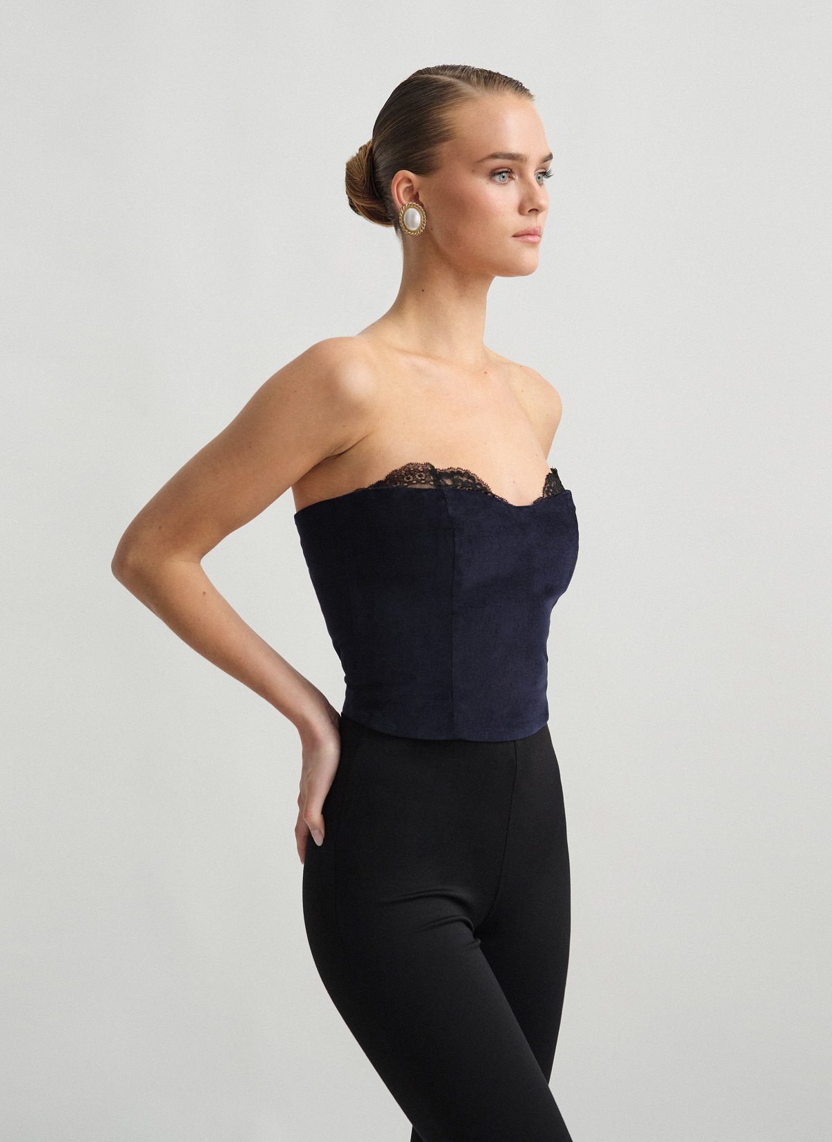 Βελούδινο κορσέ τοπ με λεπτομέρεια δαντέλα-10