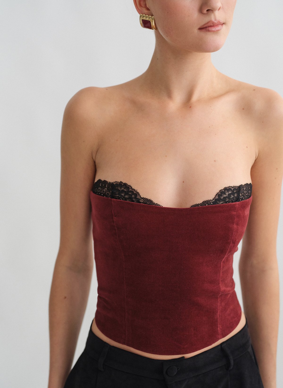 Βελούδινο κορσέ τοπ με λεπτομέρεια δαντέλα-4