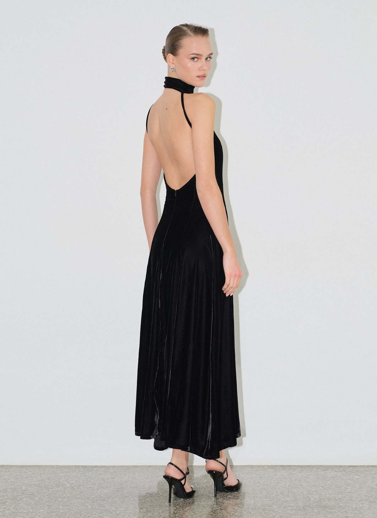 Velvet maxi openback dress-3