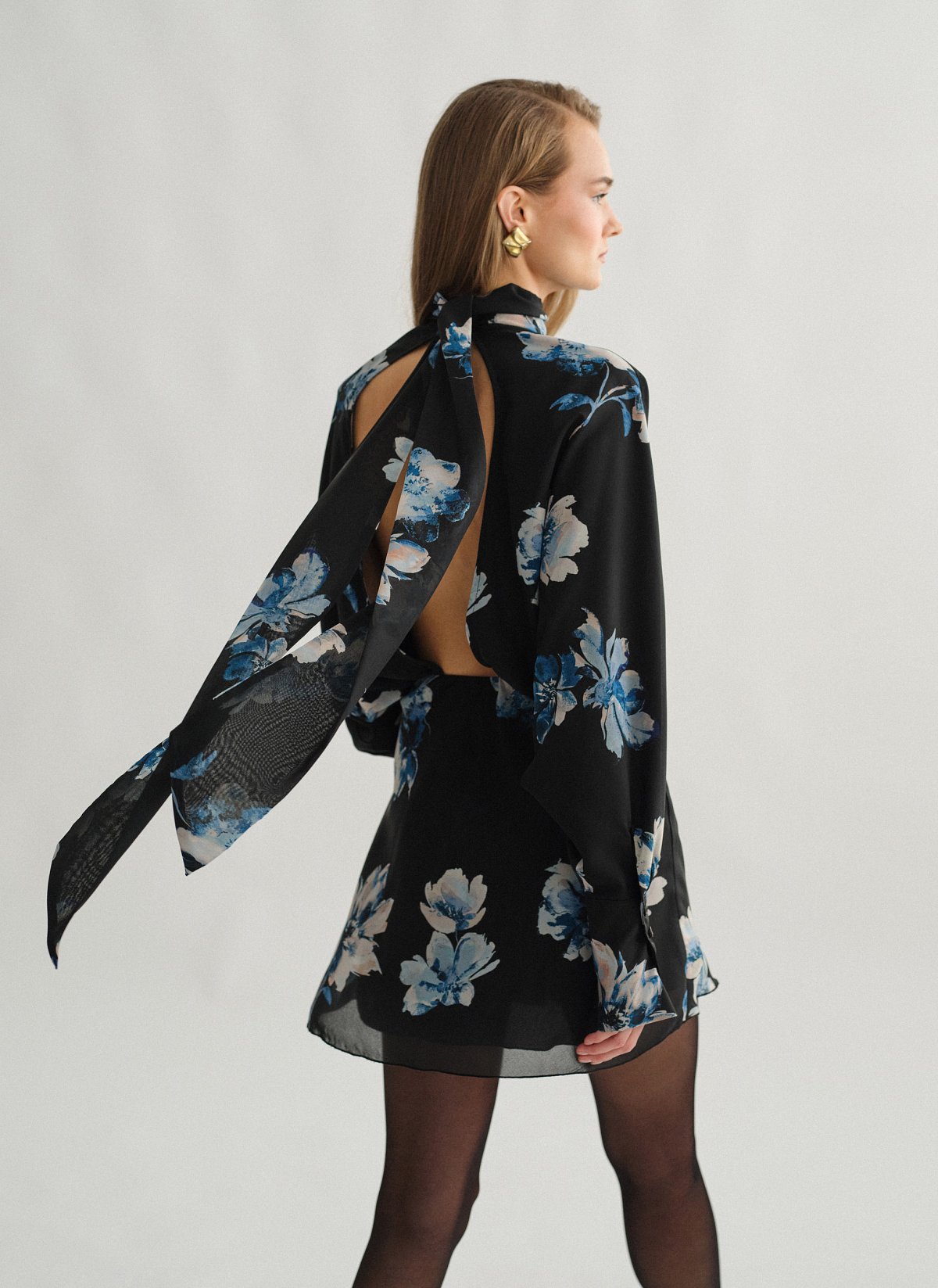 Γυναικείο ημιδιάφανο μακρυμάνικο εμπριμέ μίνι φόρεμα