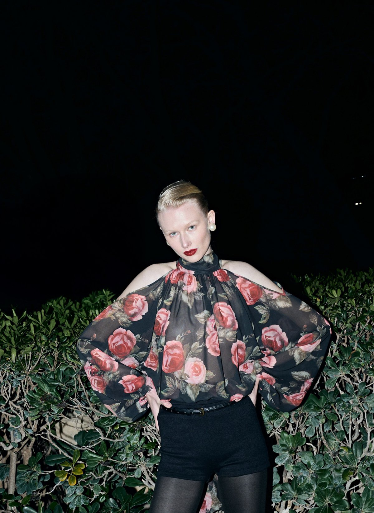 Εμπριμέ cut-out μπλούζα-1