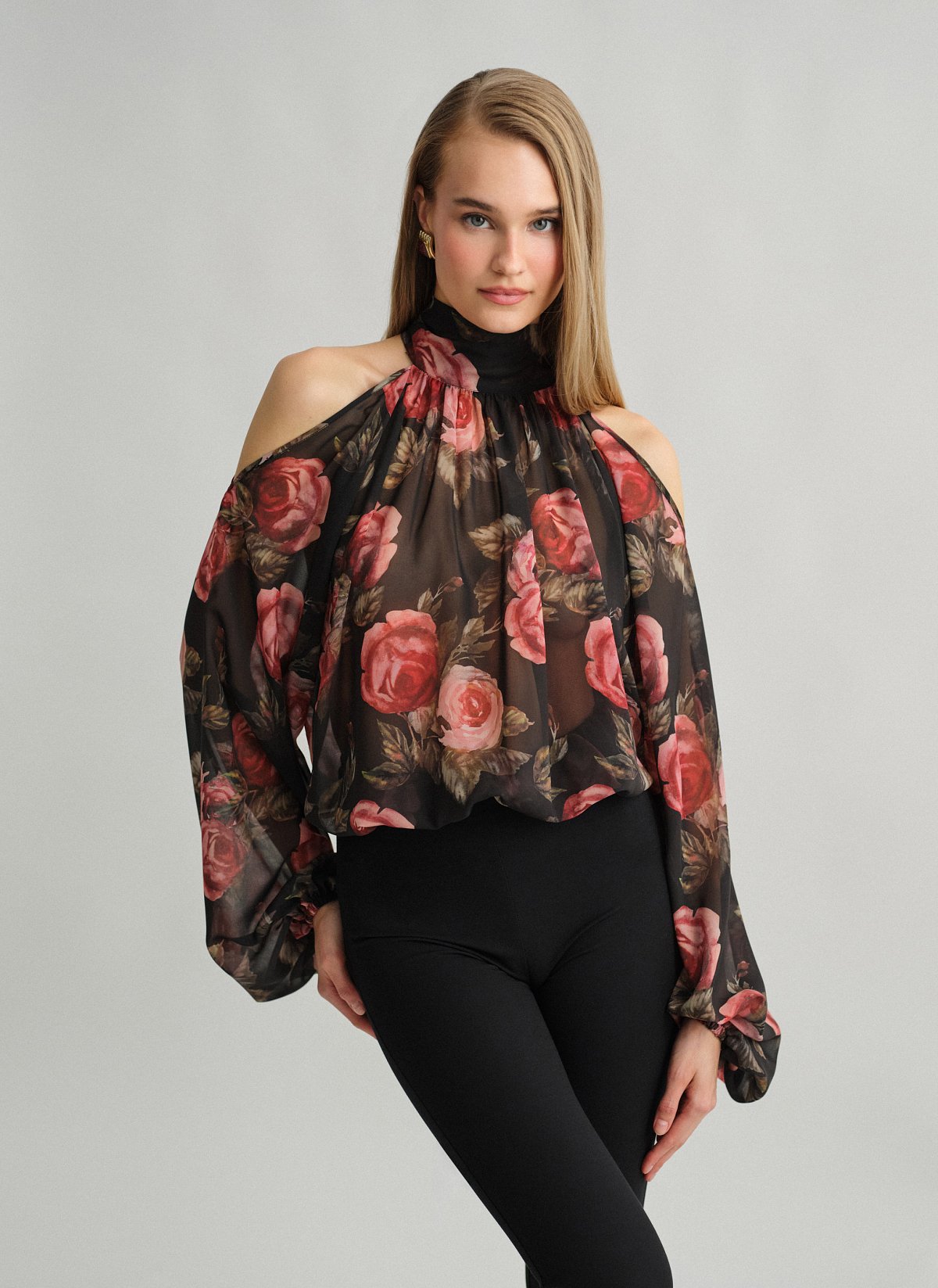 Γυναικεία μακρυμάνικη εμπριμέ cut-out μπλούζα με μανίκια