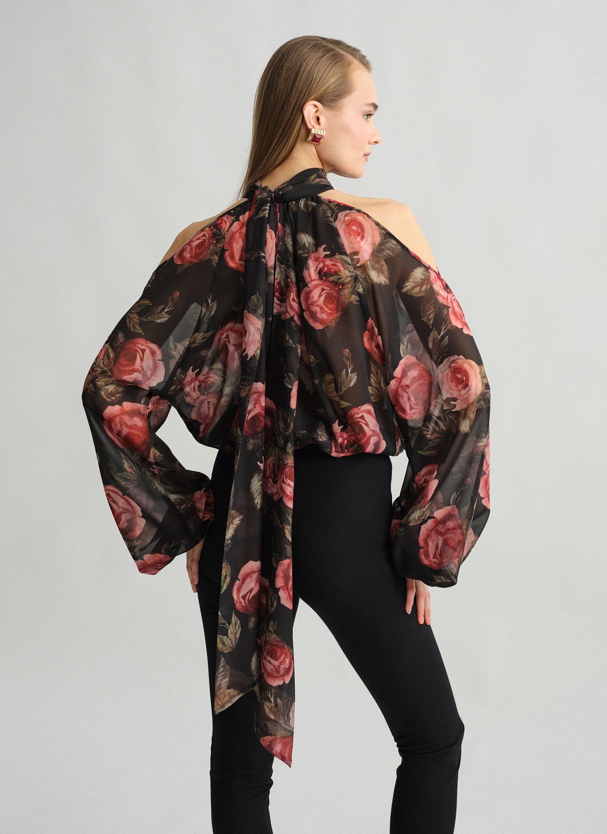 Γυναικεία μακρυμάνικη εμπριμέ cut-out μπλούζα με μανίκια