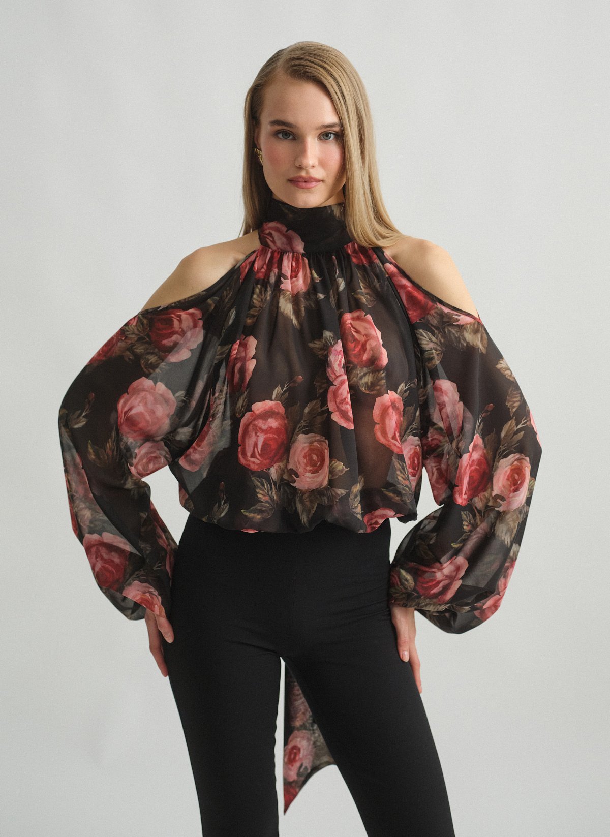 Γυναικεία μακρυμάνικη εμπριμέ cut-out μπλούζα με μανίκια