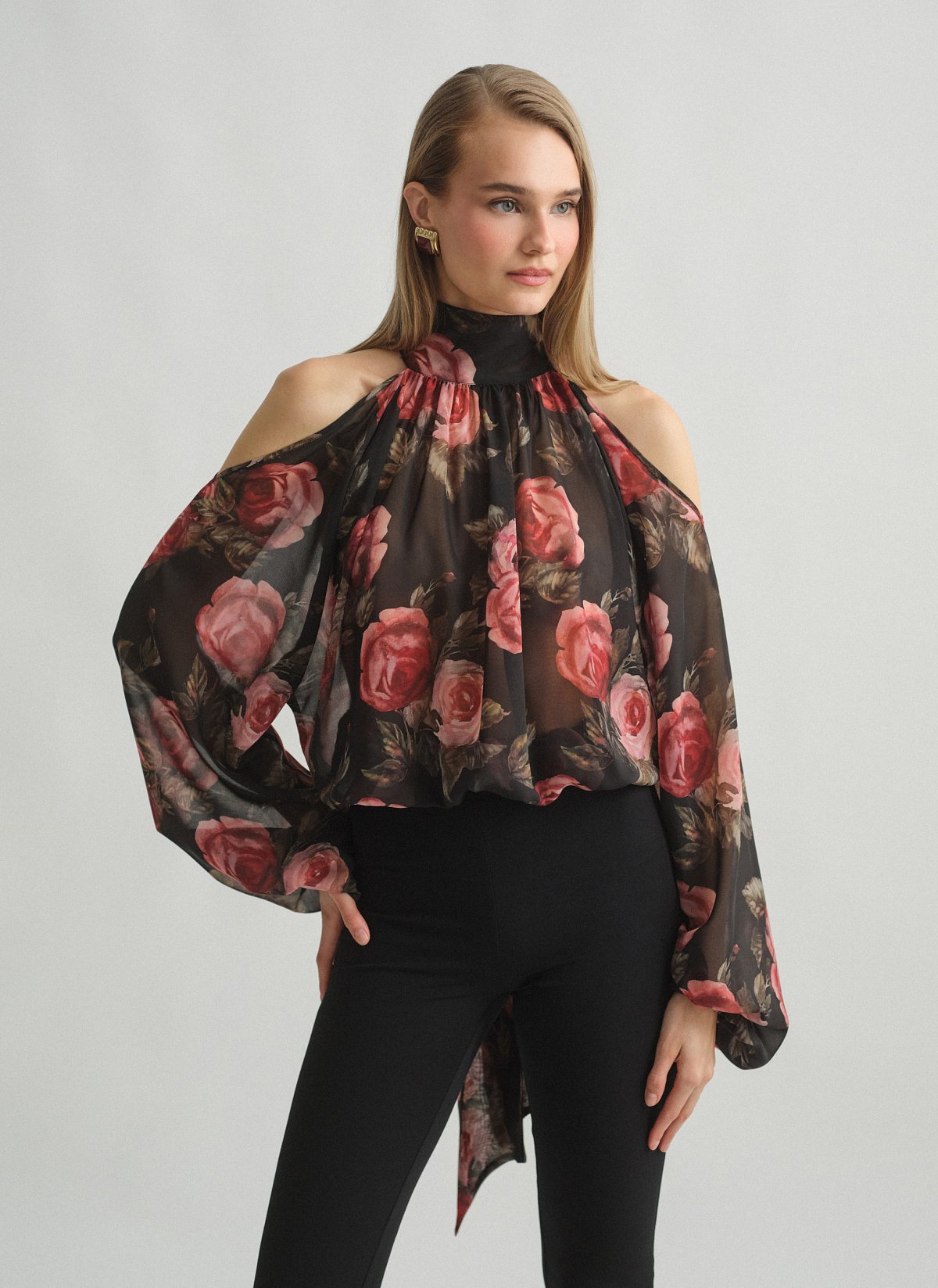 Γυναικεία μακρυμάνικη εμπριμέ cut-out μπλούζα με μανίκια