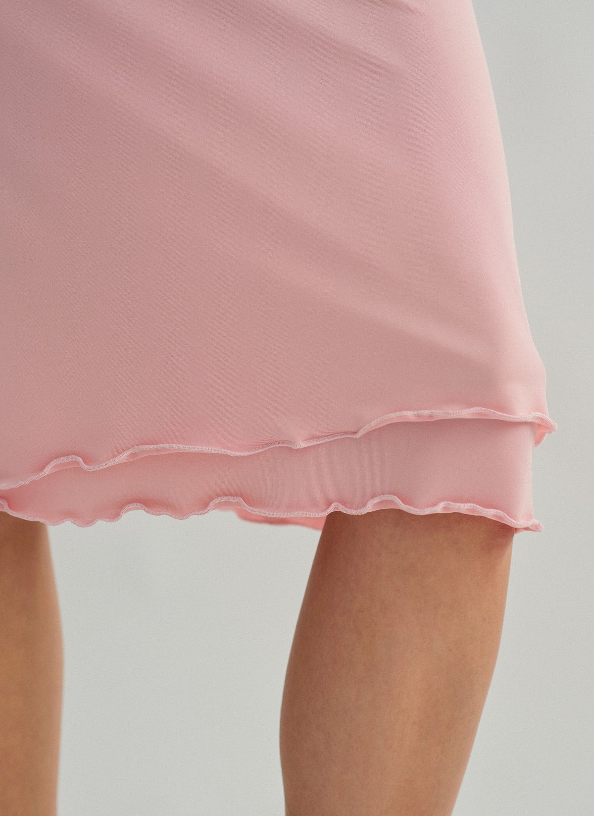 Γυναικεία ελαστική midi φούστα με λεπτομέρεια