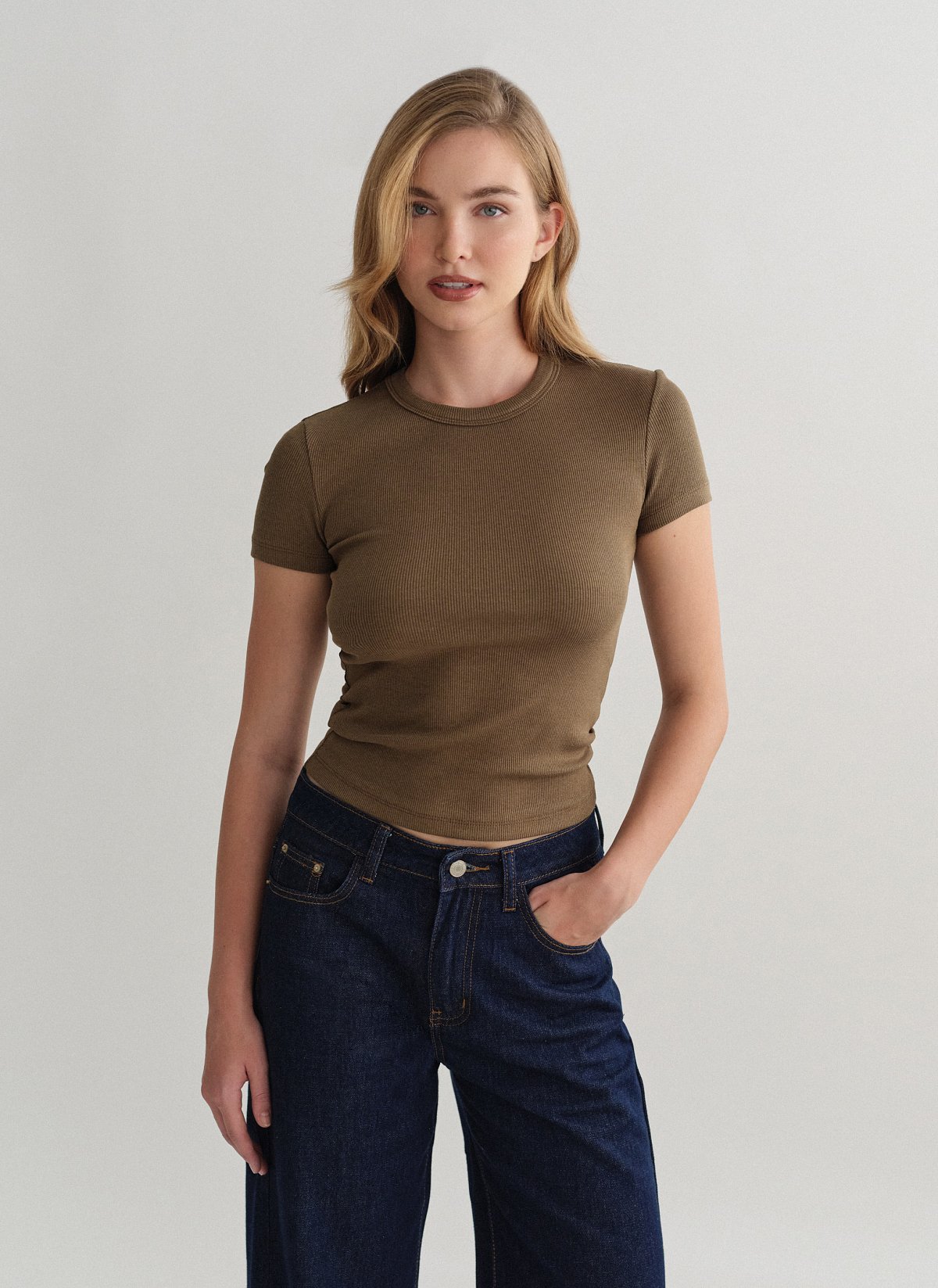 Γυναικεία κοντομάνικη μπλούζα ριπ