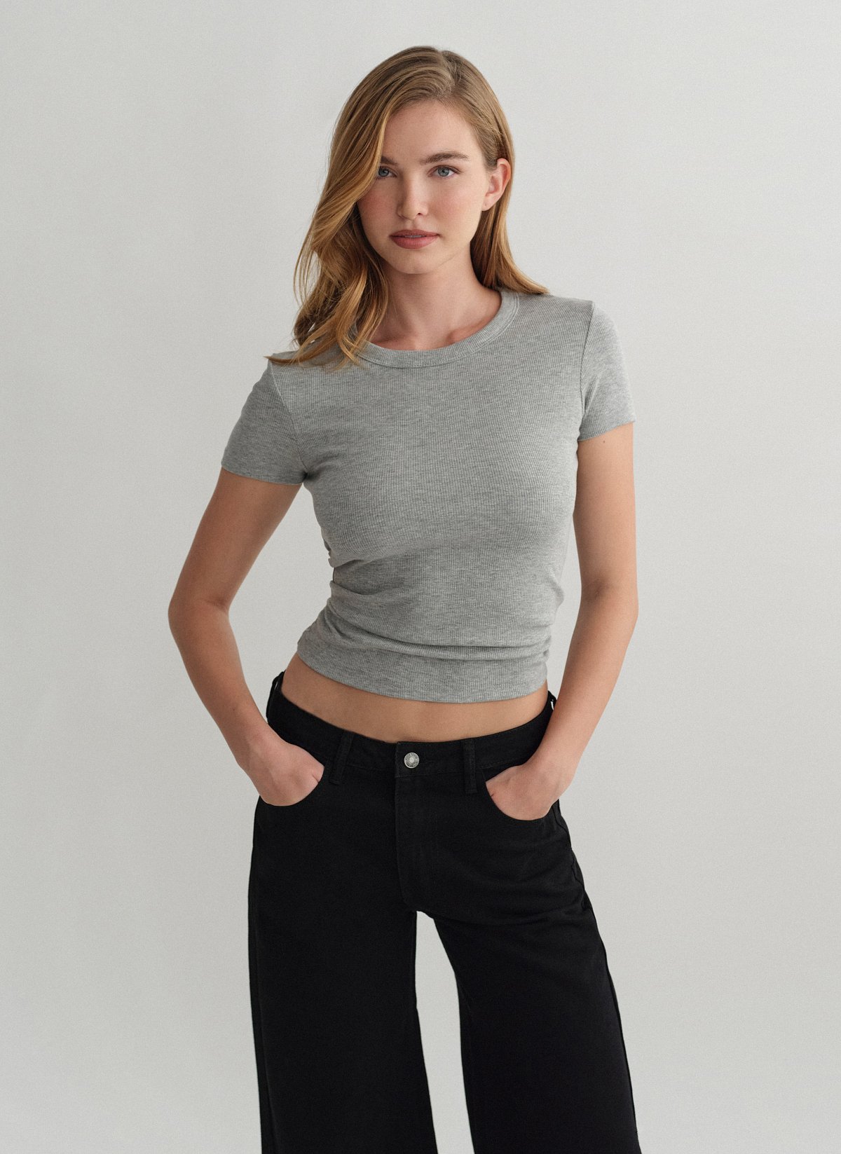 Γυναικεία κοντομάνικη μπλούζα ριπ