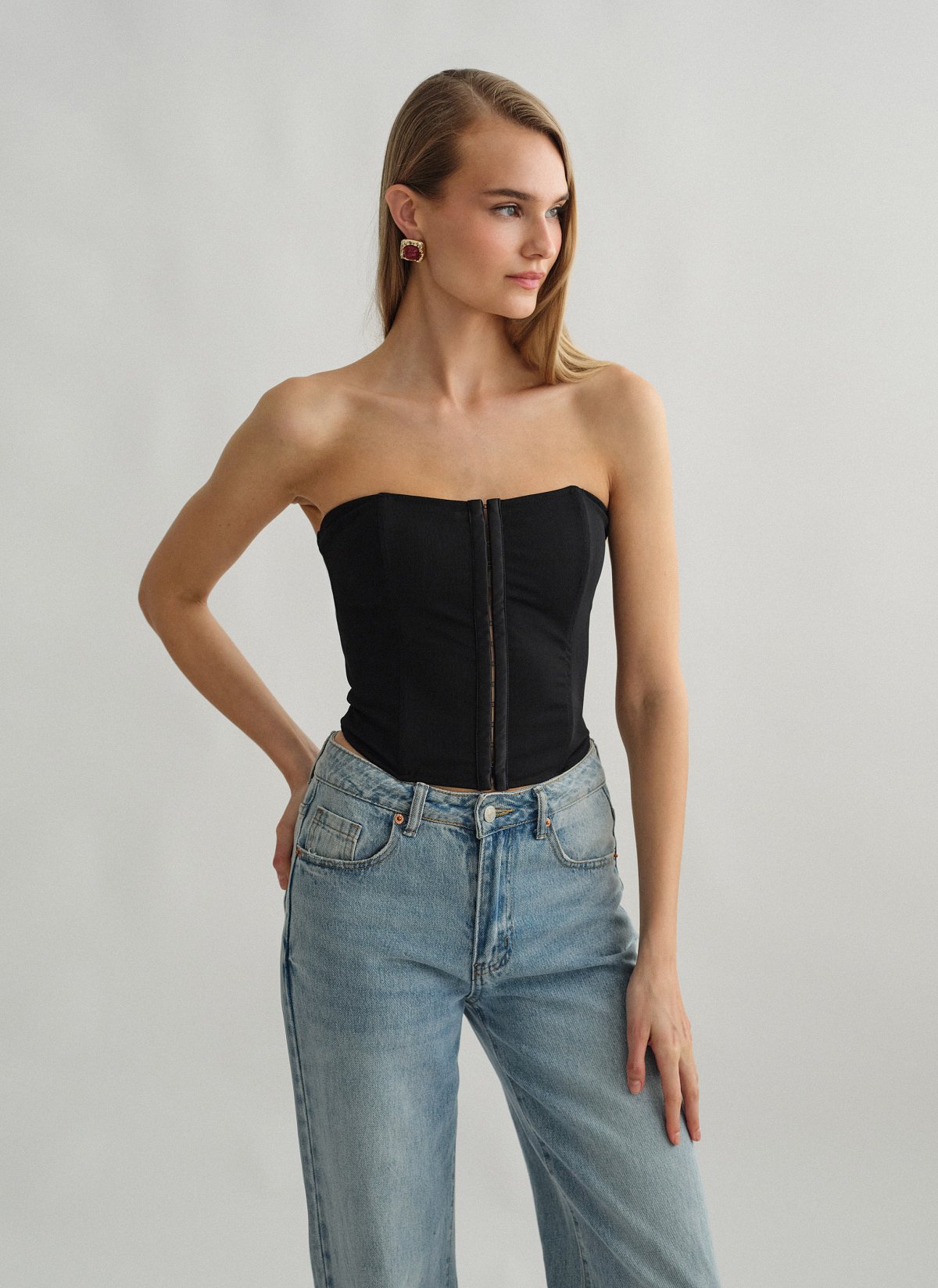 Γυναικείο τοπ σε στυλ κορσέ με τούλι