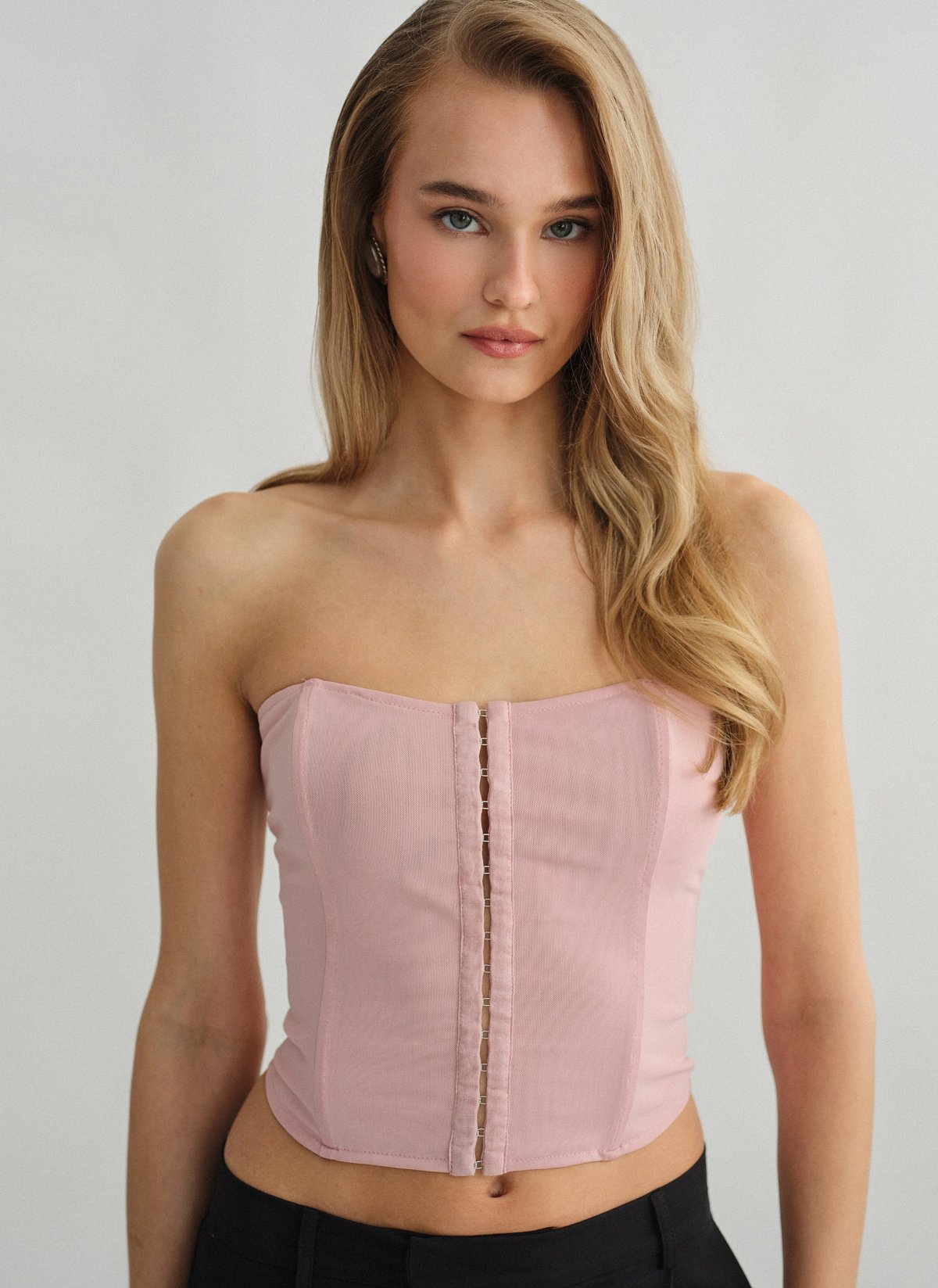 Γυναικείο τοπ σε στυλ κορσέ με τούλι