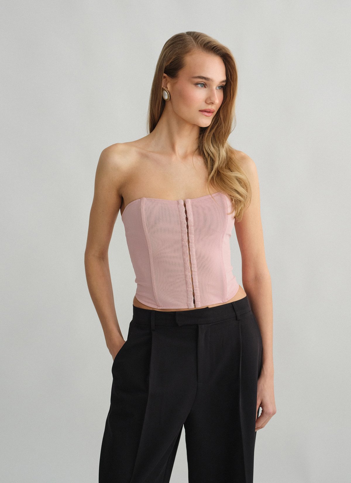 Γυναικείο τοπ σε στυλ κορσέ με τούλι