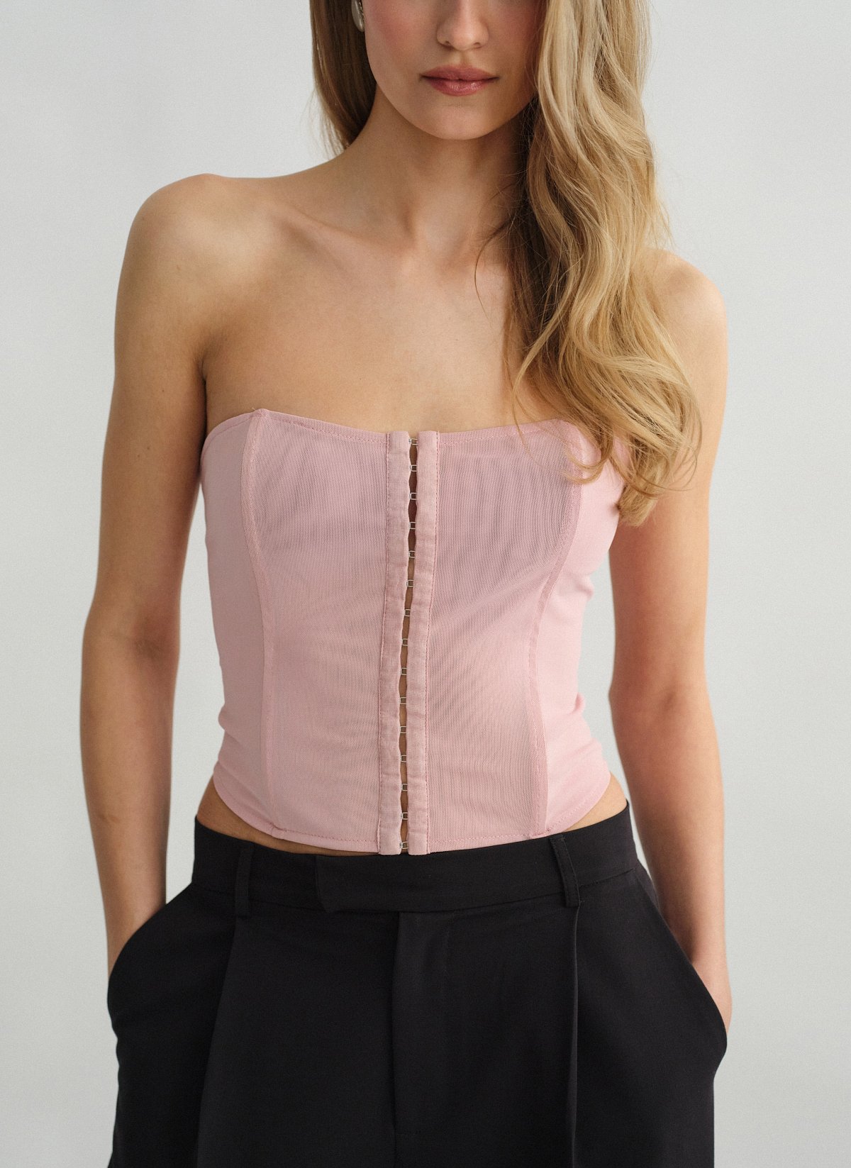 Γυναικείο τοπ σε στυλ κορσέ με τούλι