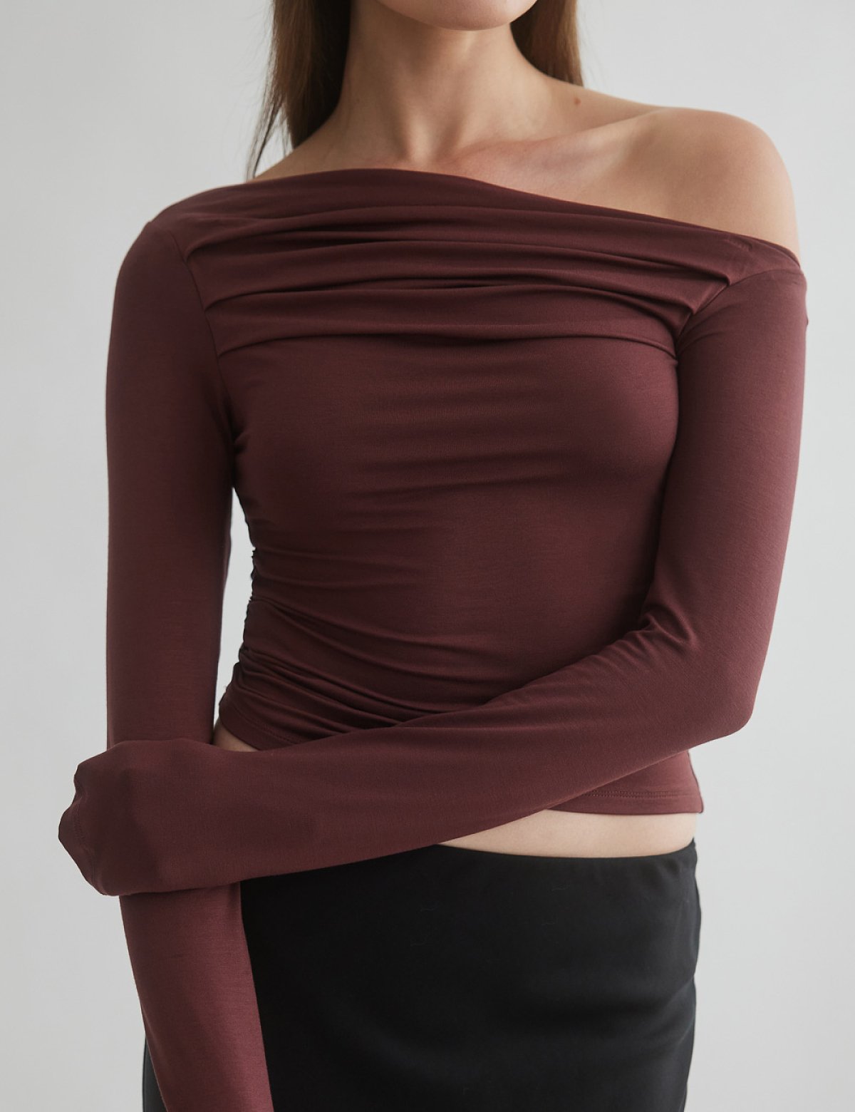 Μπλούζα με λοξό ώμο και σούρες bamboo-16