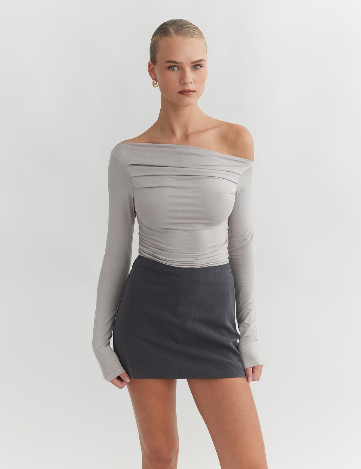 Γυναικεία μακρυμάνικη μπλούζα με λοξό ώμο με σούρες bamboo