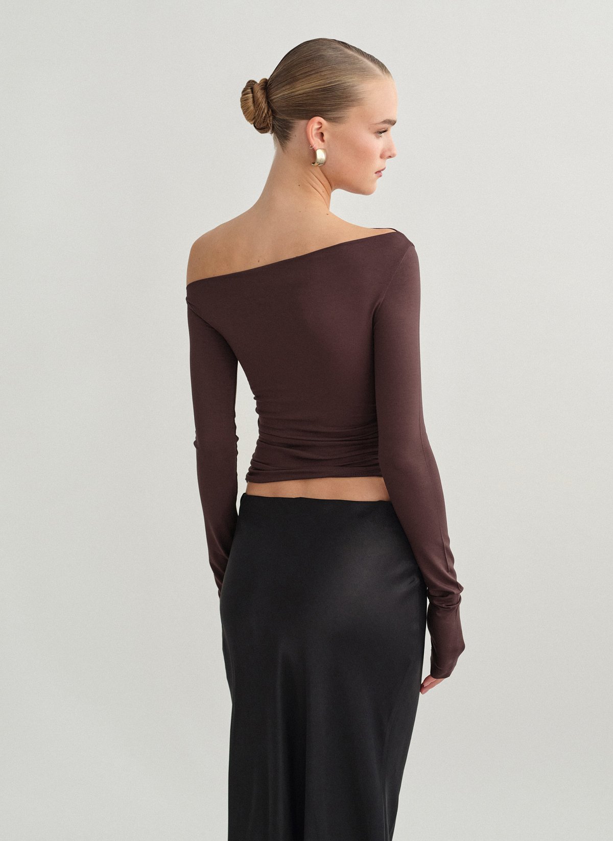 Γυναικεία μακρυμάνικη μπλούζα με λοξό ώμο με σούρες bamboo