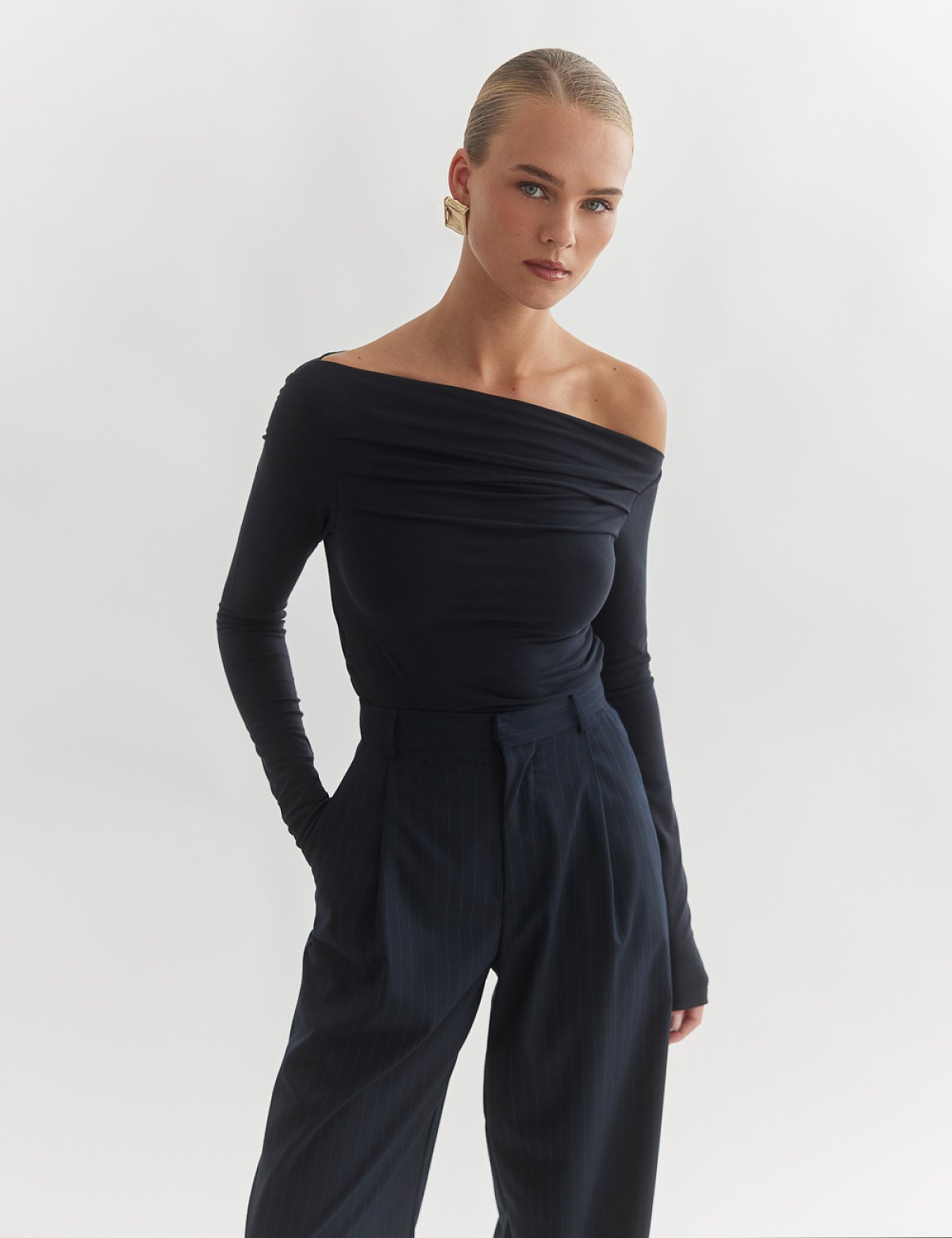 Γυναικεία μακρυμάνικη μπλούζα με λοξό ώμο με σούρες bamboo