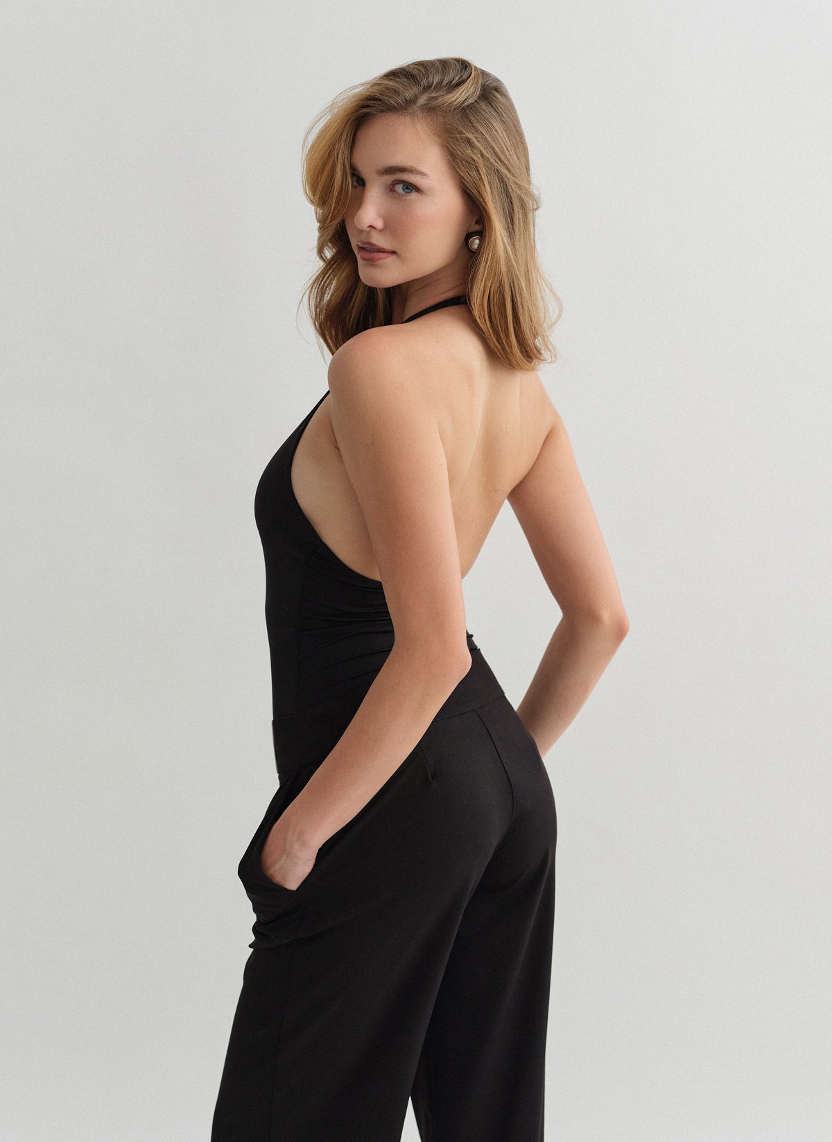 Γυναικείο κορμάκι με λαιμόκοψη halter