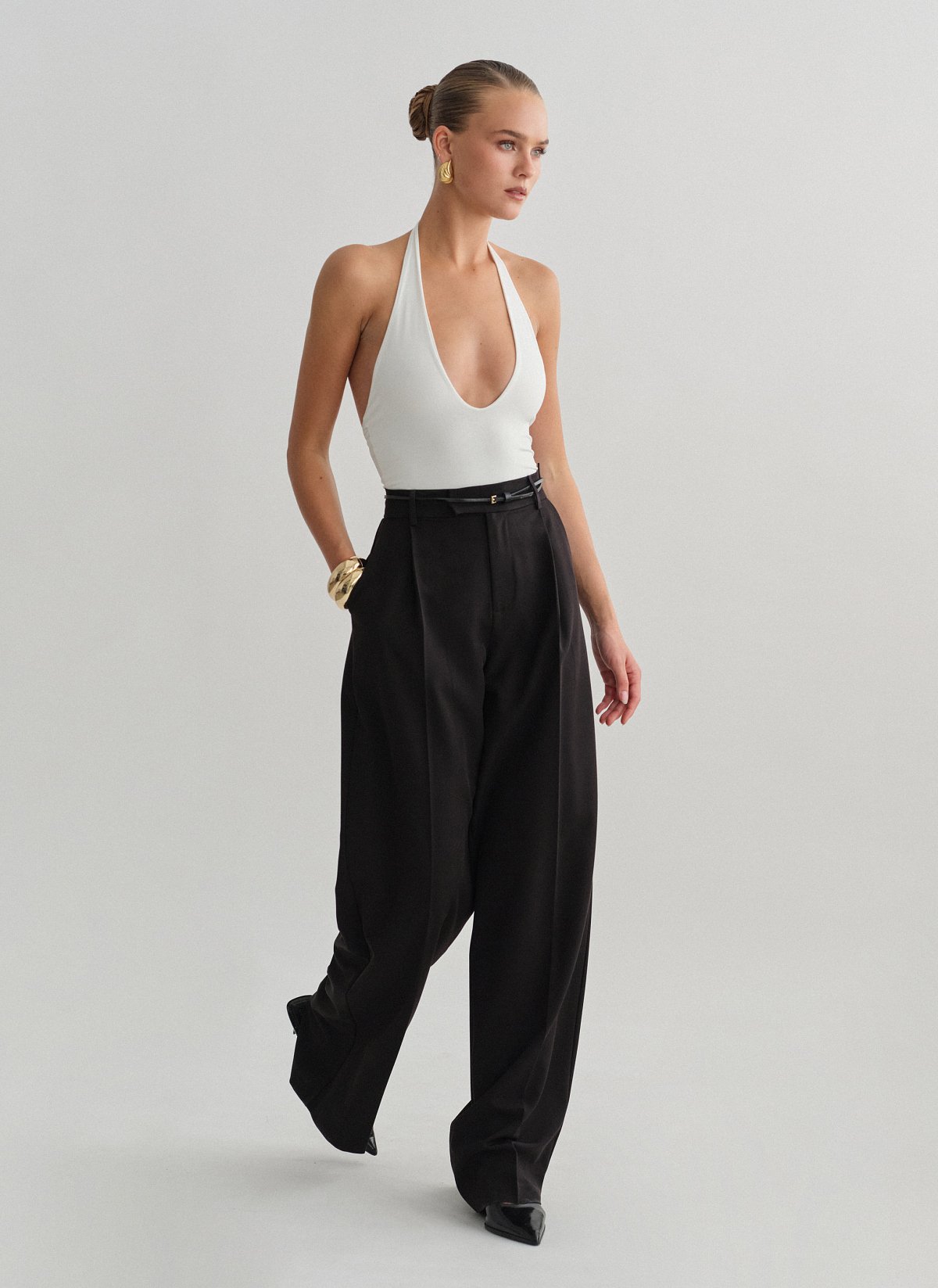 Γυναικείο υφασμάτινο παντελόνι με τσάκιση