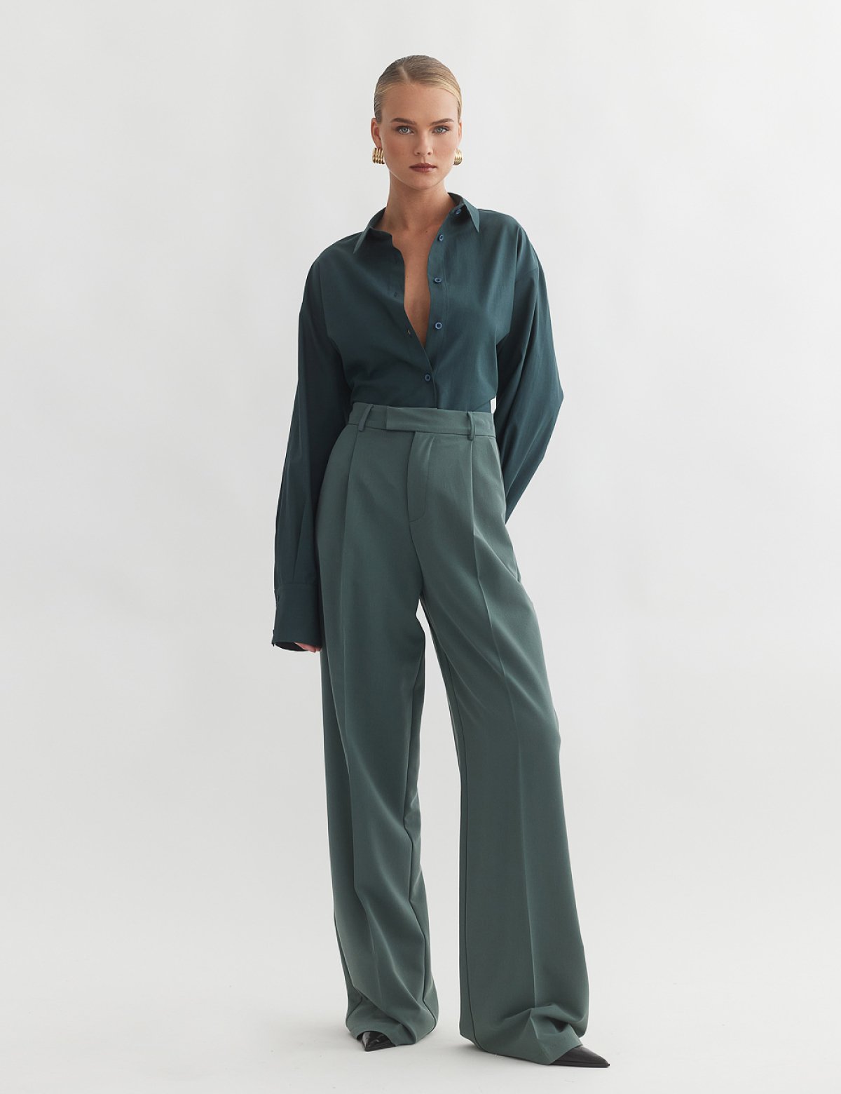 Υφασμάτινο παντελόνι με τσάκιση-46