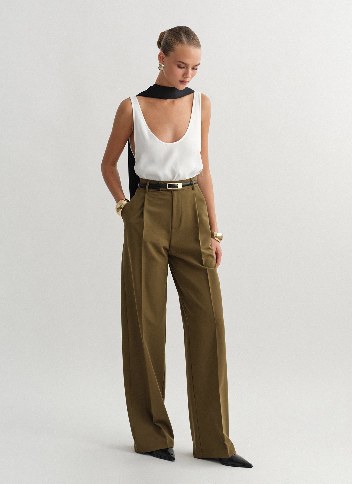 Γυναικείο υφασμάτινο παντελόνι με τσάκιση