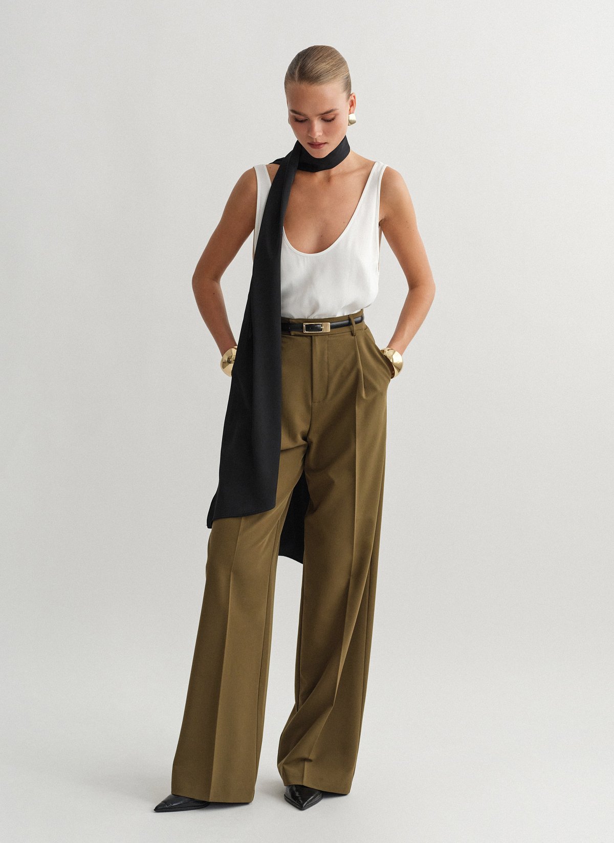 Γυναικείο υφασμάτινο παντελόνι με τσάκιση