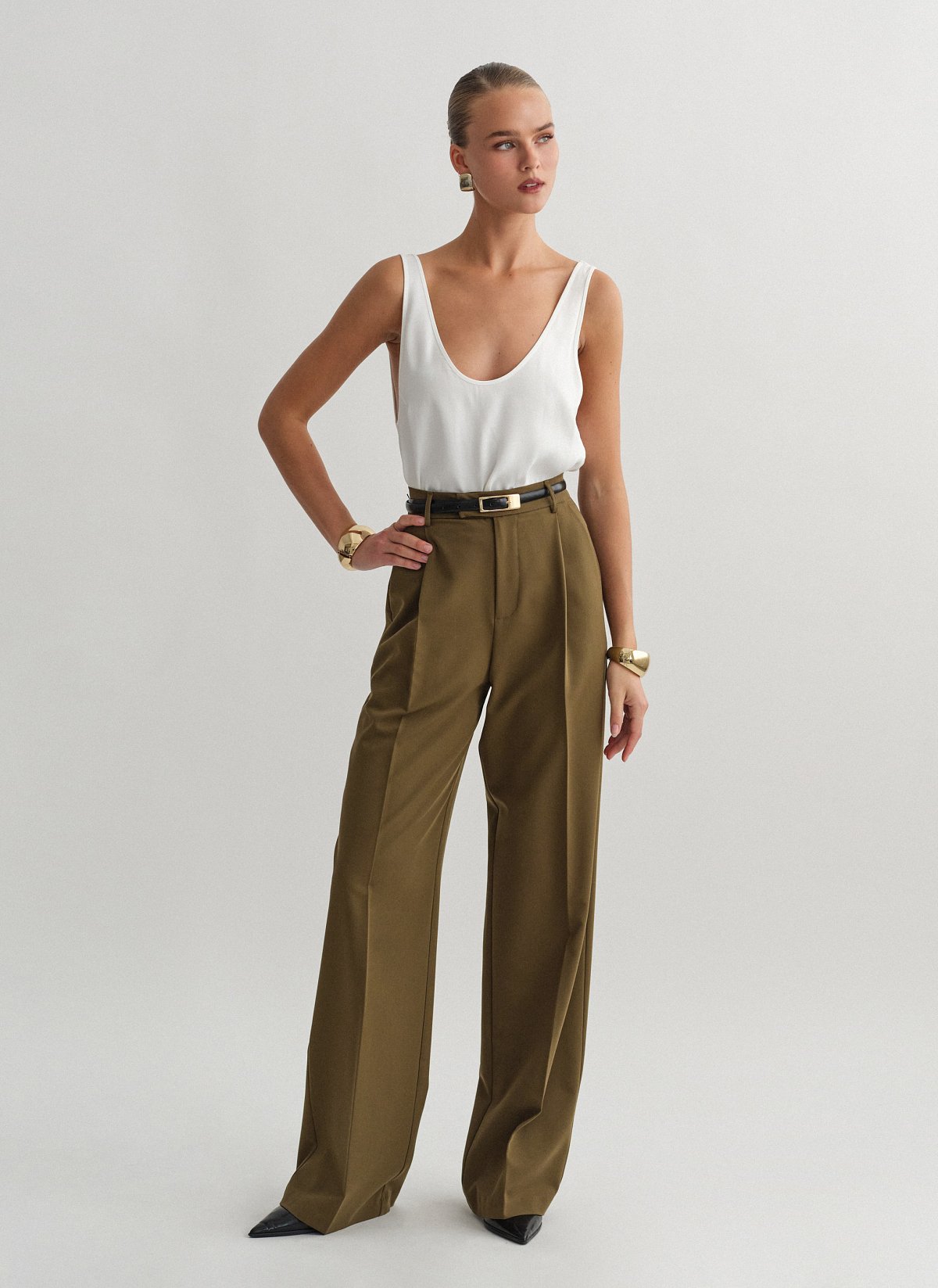 Γυναικείο υφασμάτινο παντελόνι με τσάκιση