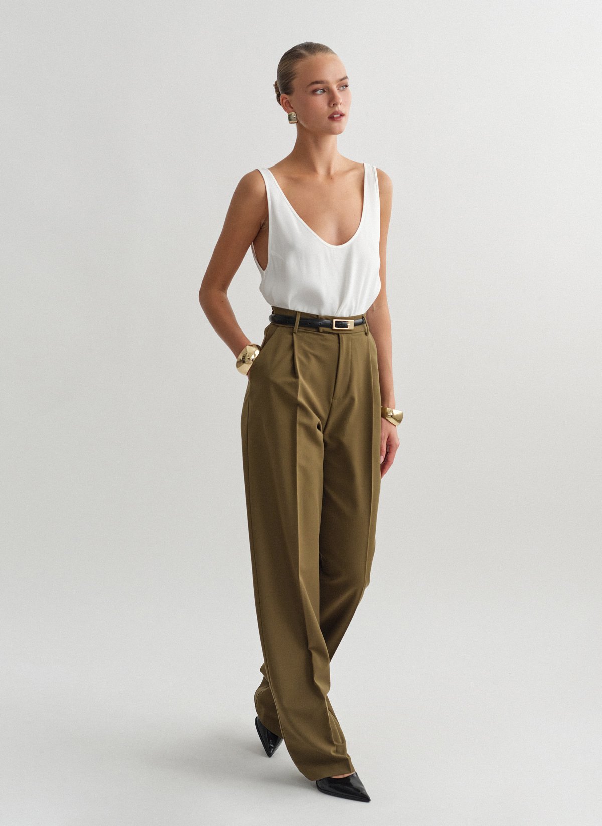 Γυναικείο υφασμάτινο παντελόνι με τσάκιση