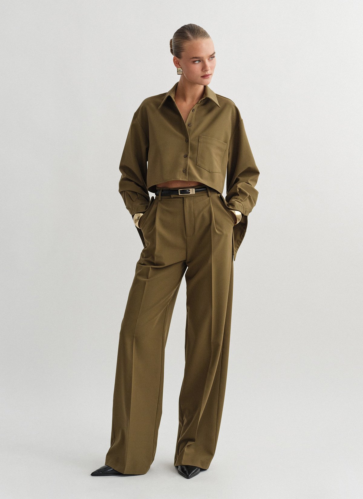 Γυναικείο υφασμάτινο παντελόνι με τσάκιση