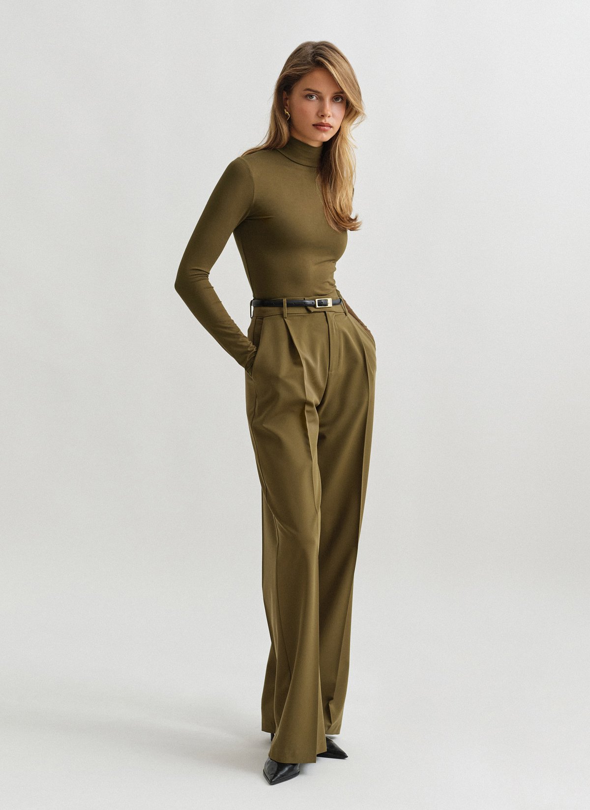 Υφασμάτινο παντελόνι με τσάκιση-38