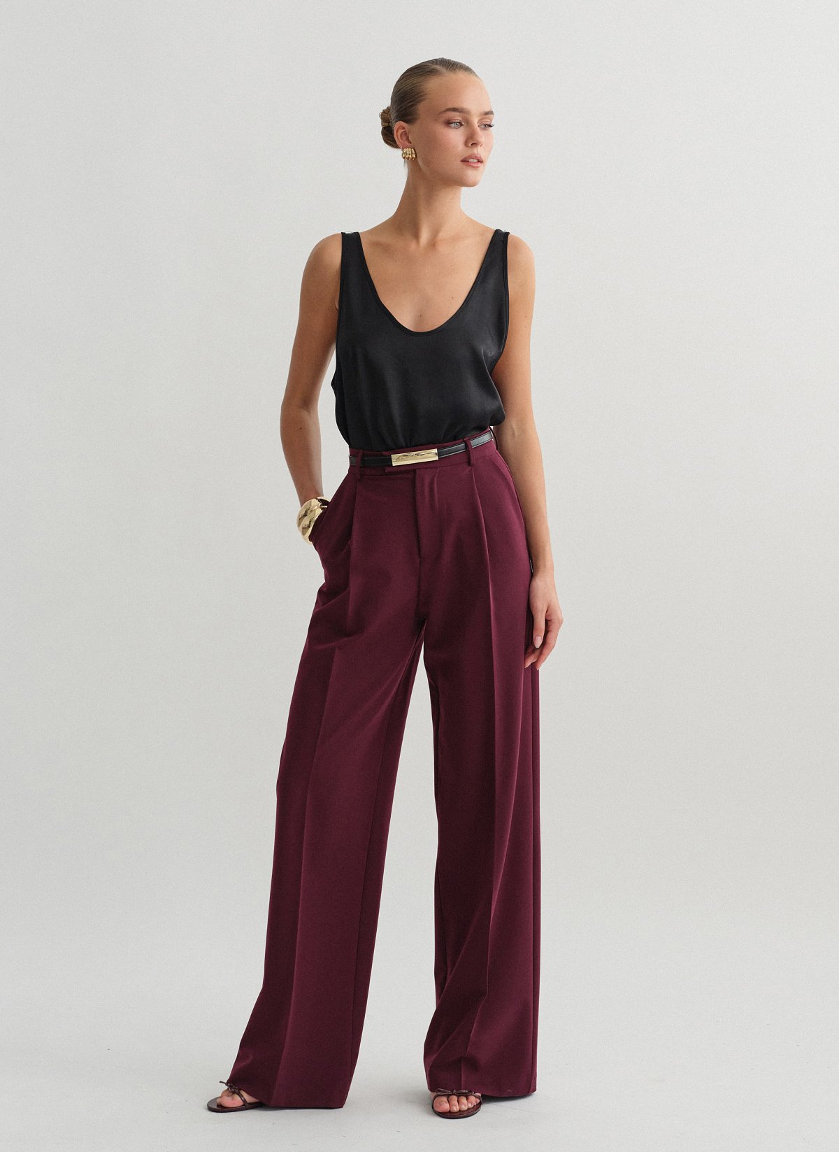 Γυναικείο υφασμάτινο παντελόνι με τσάκιση