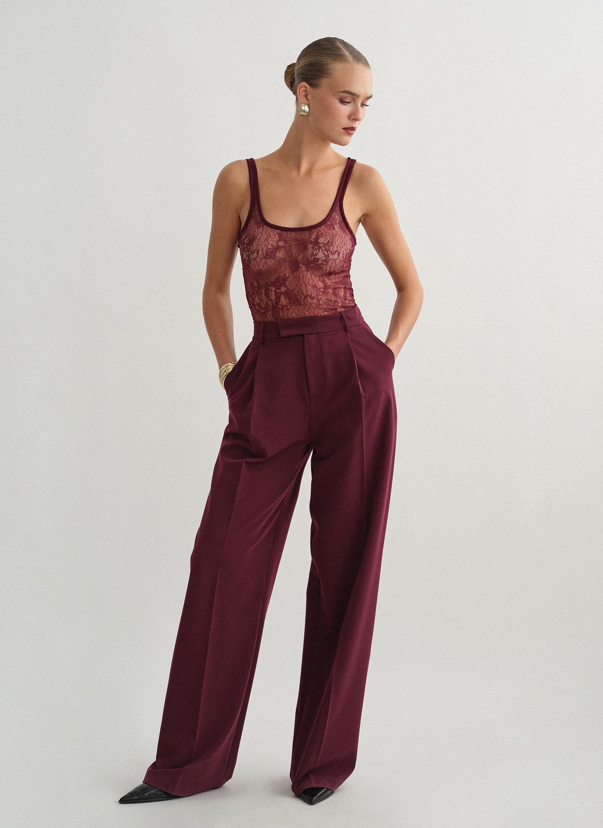 Γυναικείο υφασμάτινο παντελόνι με τσάκιση