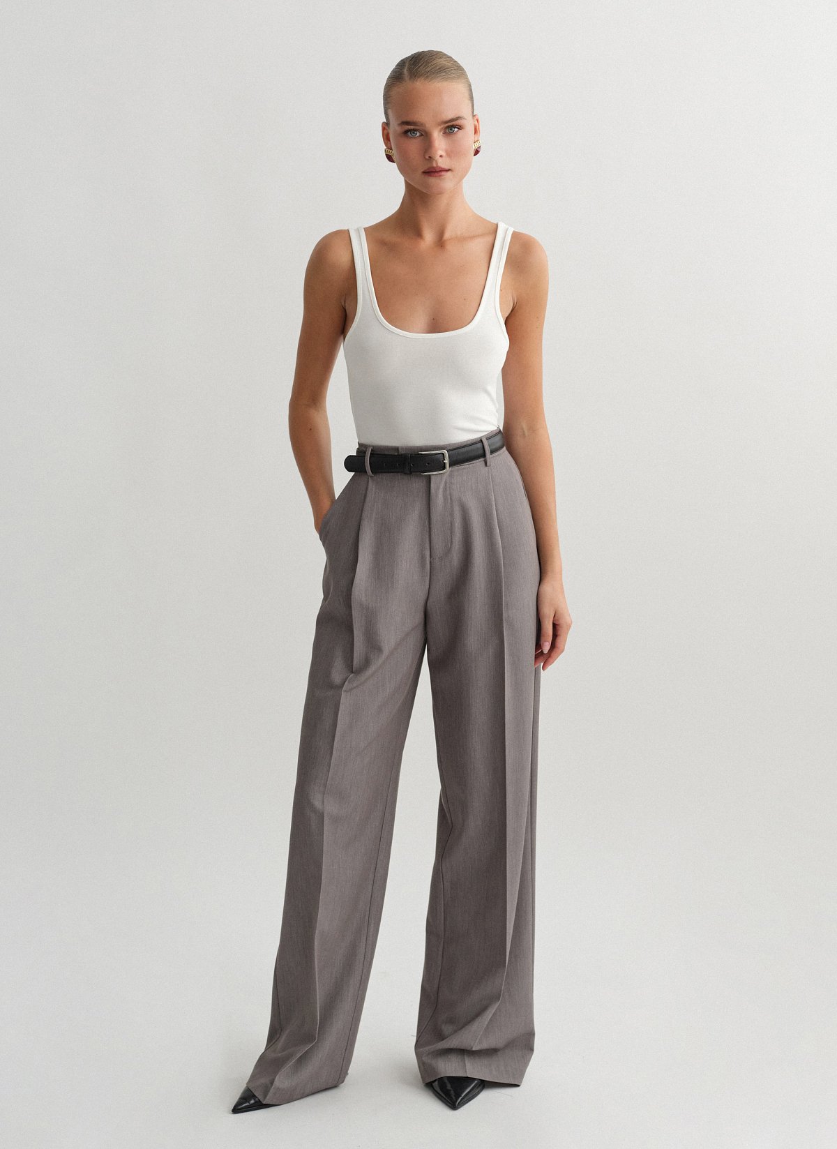 Γυναικείο υφασμάτινο παντελόνι με τσάκιση