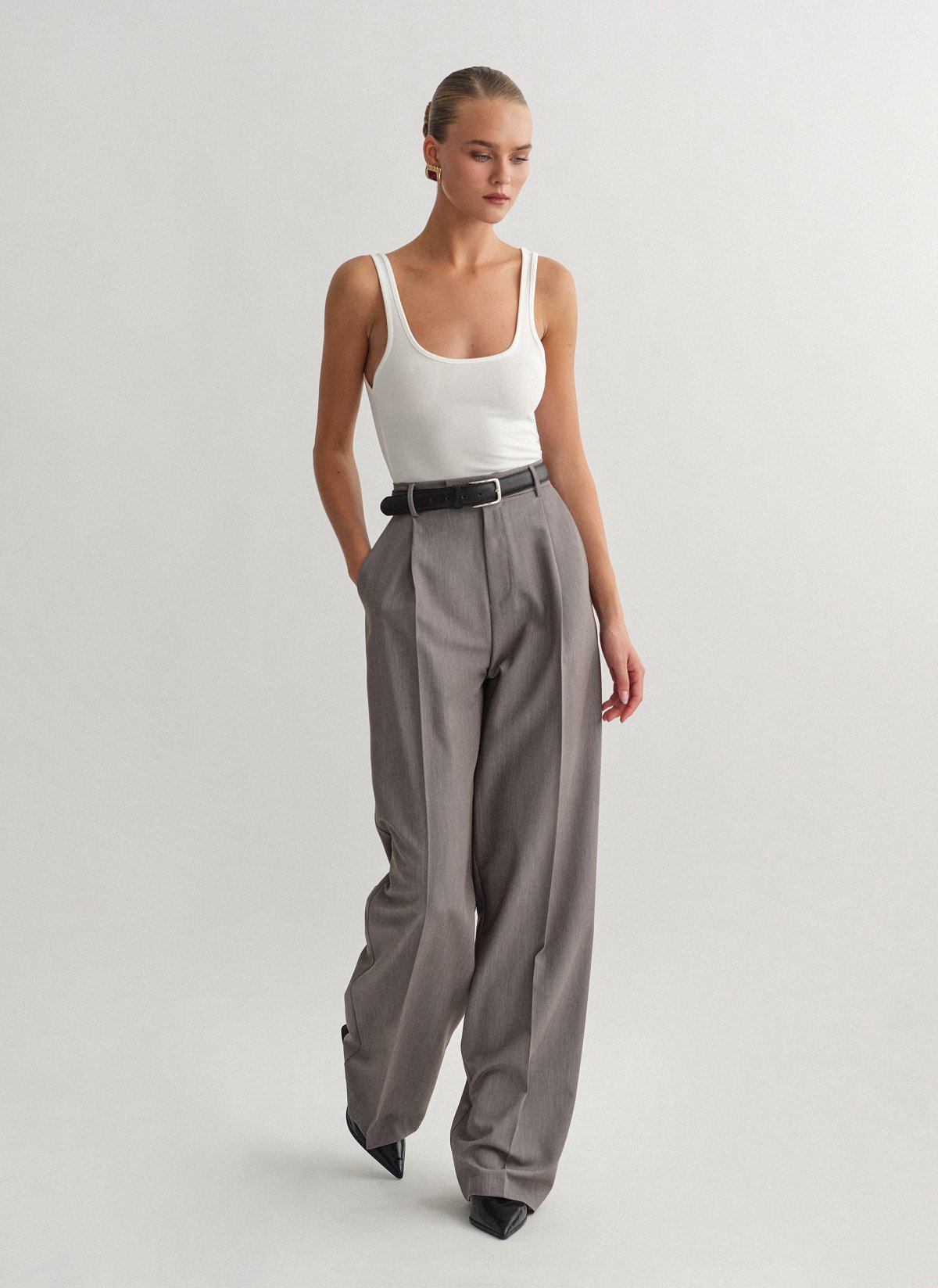 Γυναικείο υφασμάτινο παντελόνι με τσάκιση