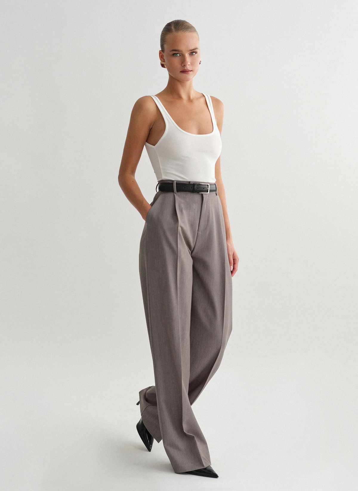 Γυναικείο υφασμάτινο παντελόνι με τσάκιση