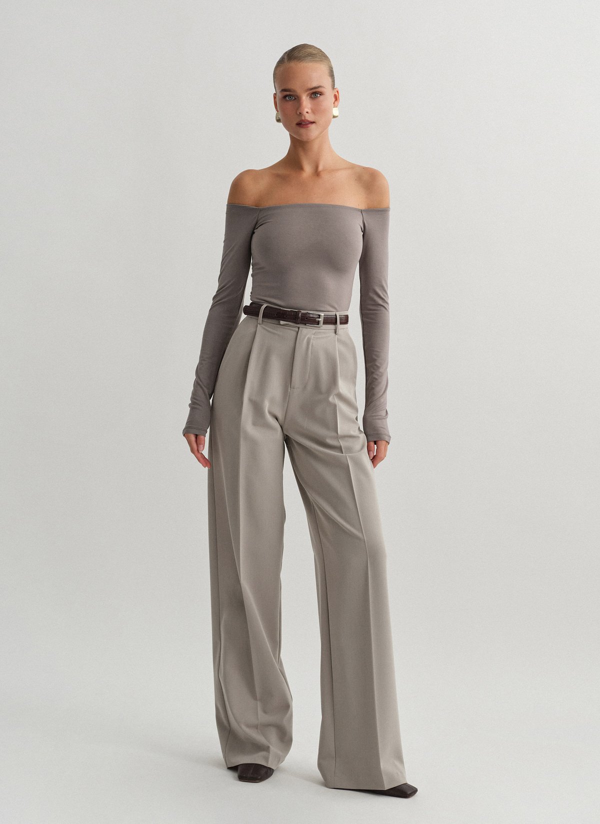 Γυναικείο υφασμάτινο παντελόνι με τσάκιση