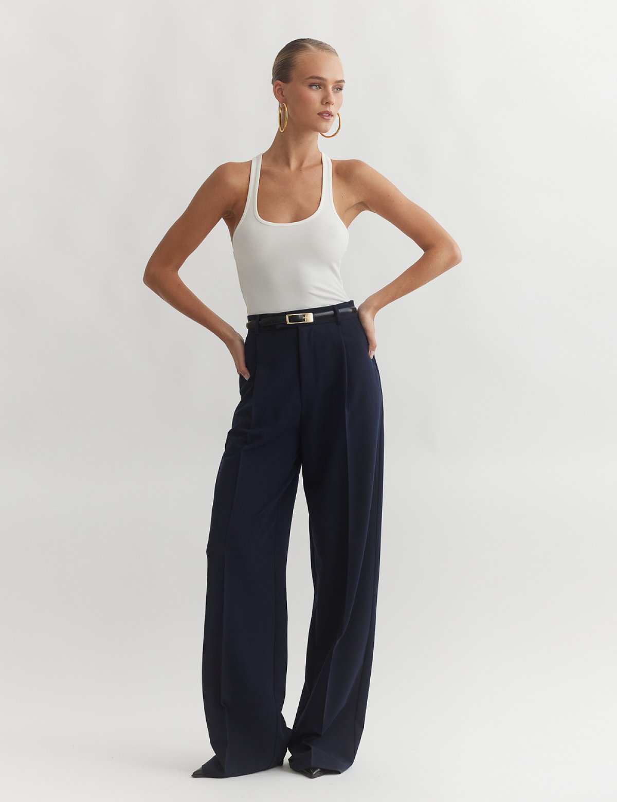 Γυναικείο υφασμάτινο παντελόνι με τσάκιση